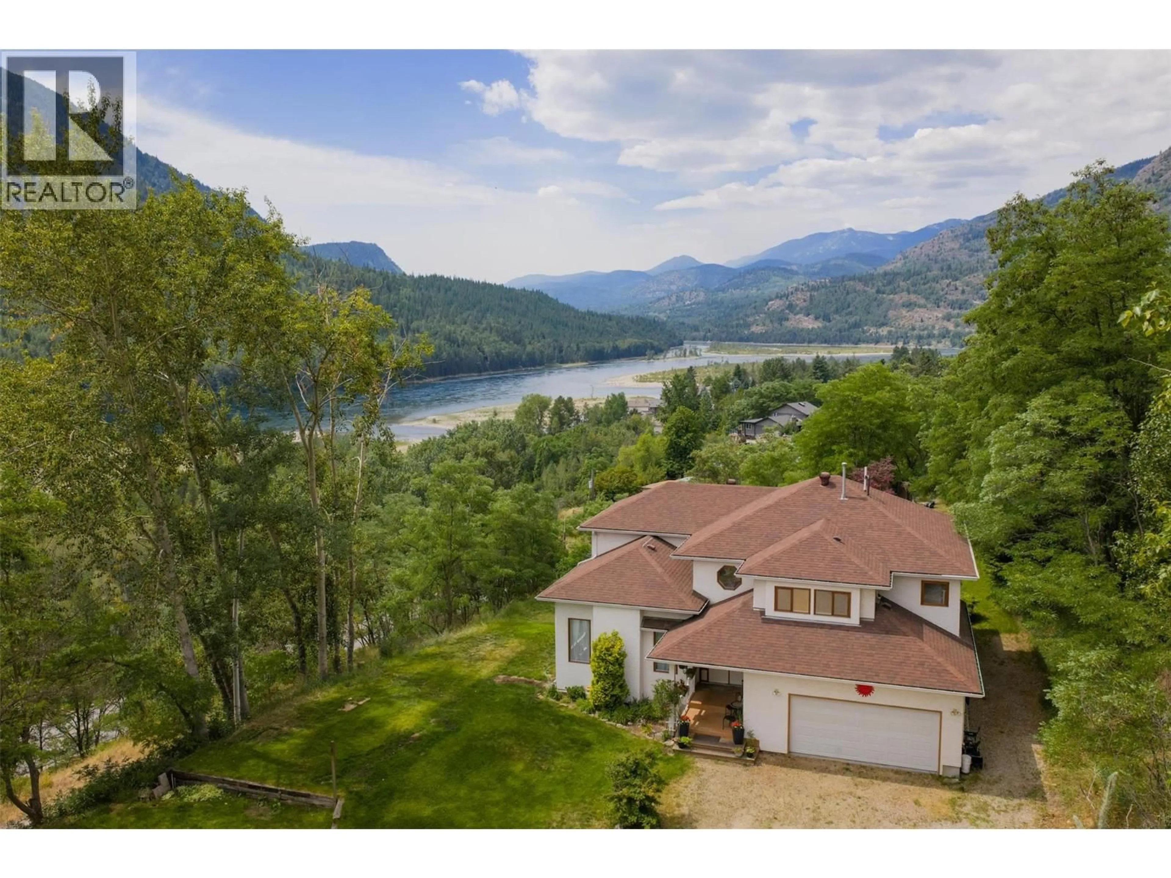 A pic from outside/outdoor area/front of a property/back of a property/a pic from drone, water/lake/river/ocean view for 507 15TH AVENUE, Genelle British Columbia V0G1G0