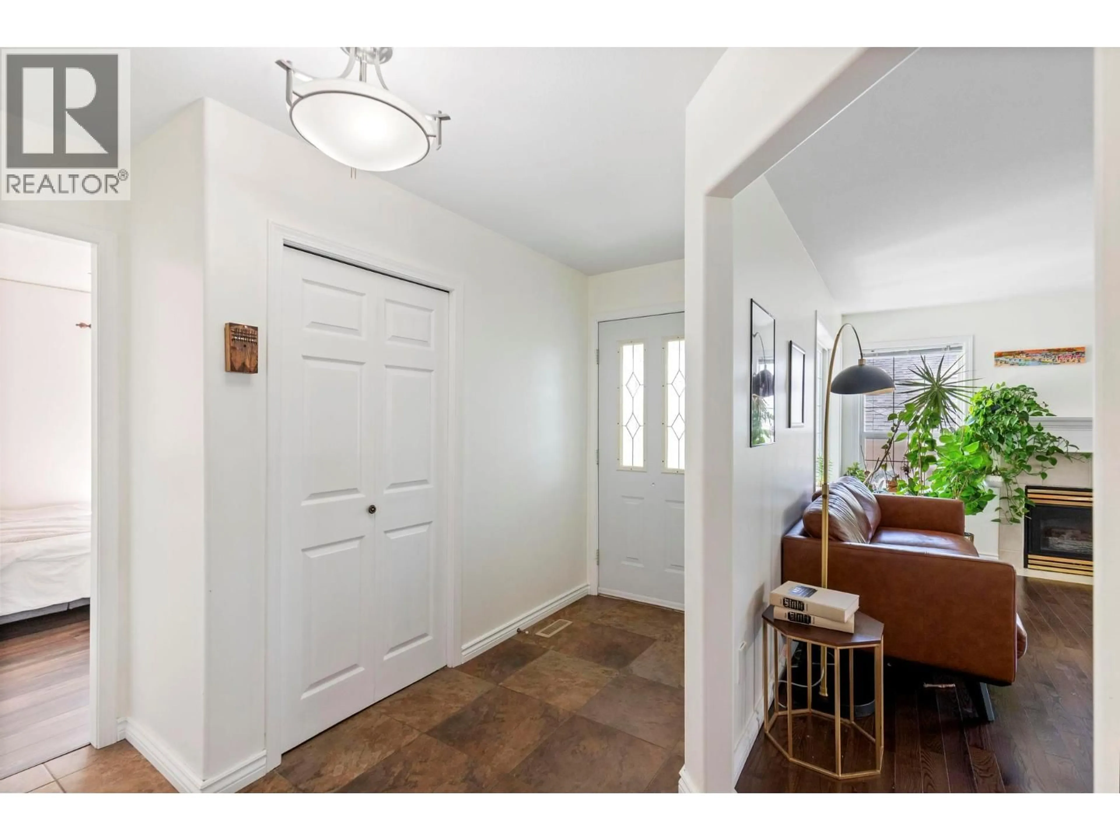 Indoor entryway for 2098 SUNVIEW DRIVE, West Kelowna British Columbia V1Z3P9