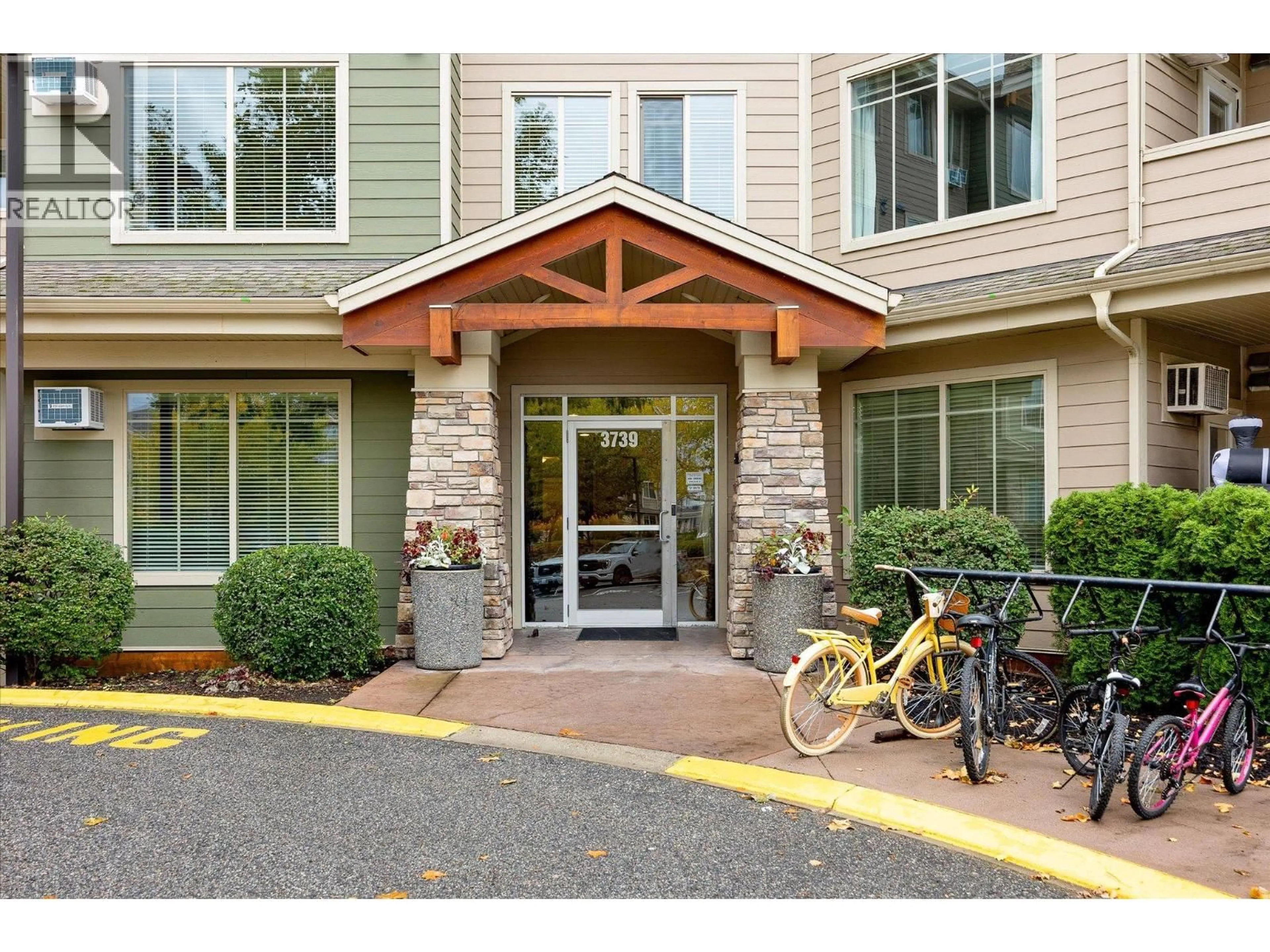 Indoor entryway for 103 - 3739 CASORSO ROAD, Kelowna British Columbia V1W5E8