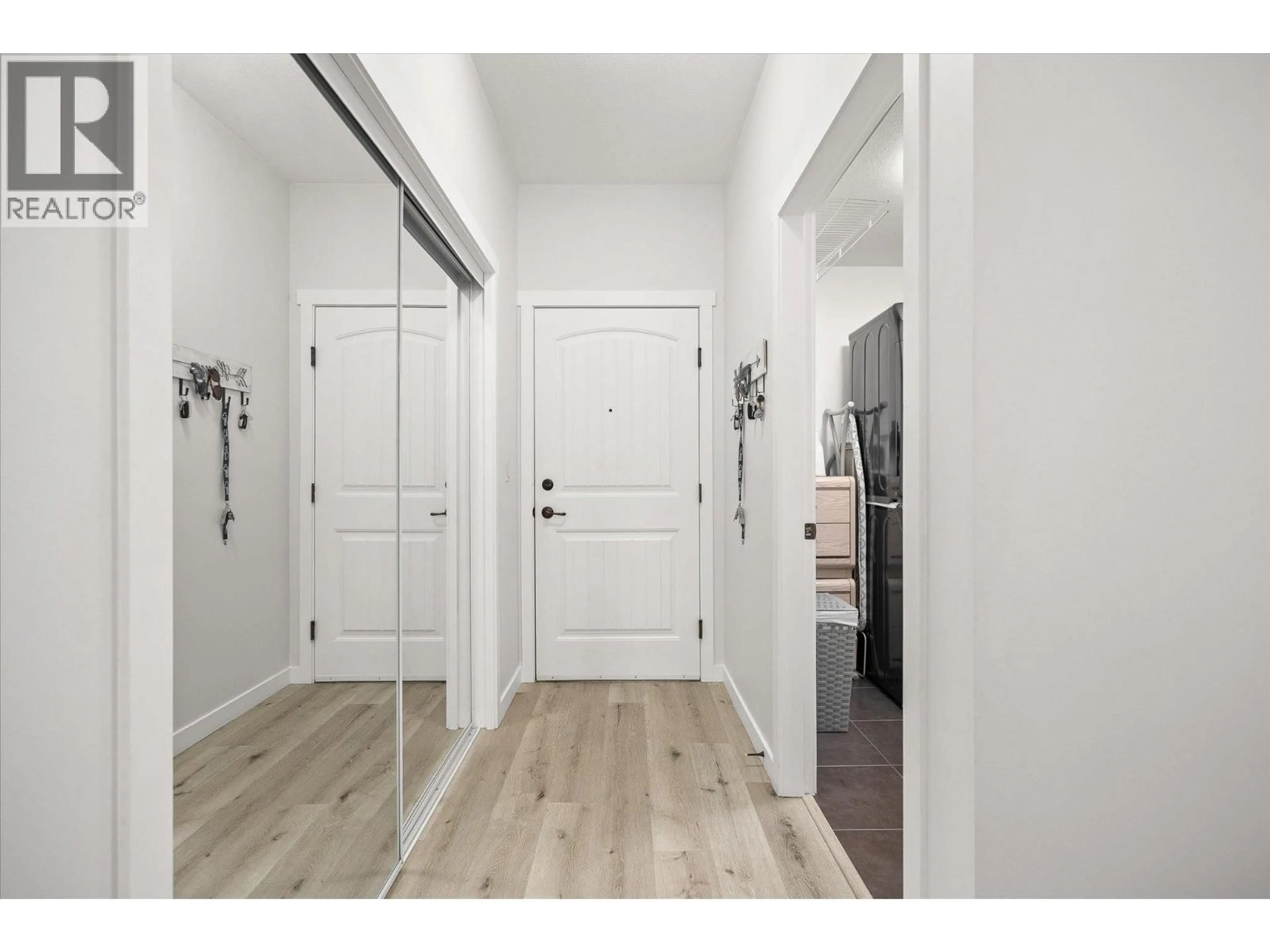 Indoor entryway for 103 - 3739 CASORSO ROAD, Kelowna British Columbia V1W5E8