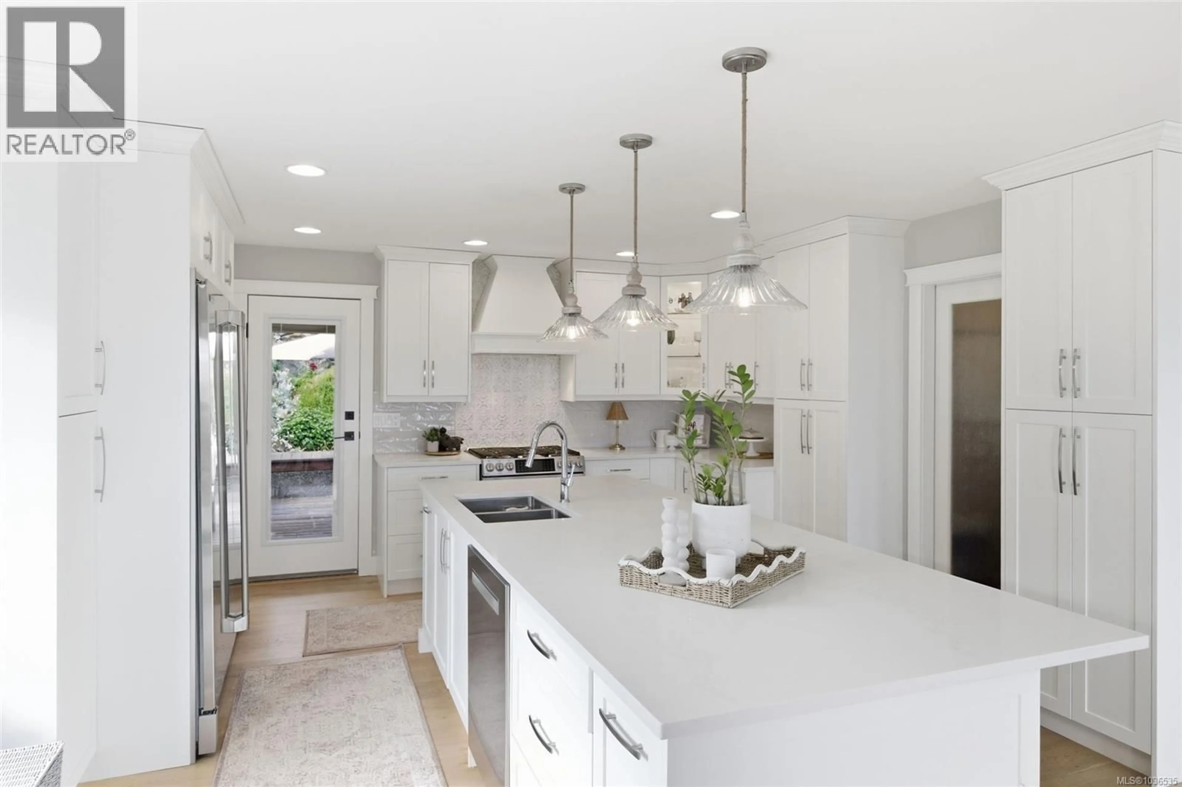 Contemporary kitchen, ceramic/tile floor for 4839 FILLINGER CRESCENT, Nanaimo British Columbia V9V1K1