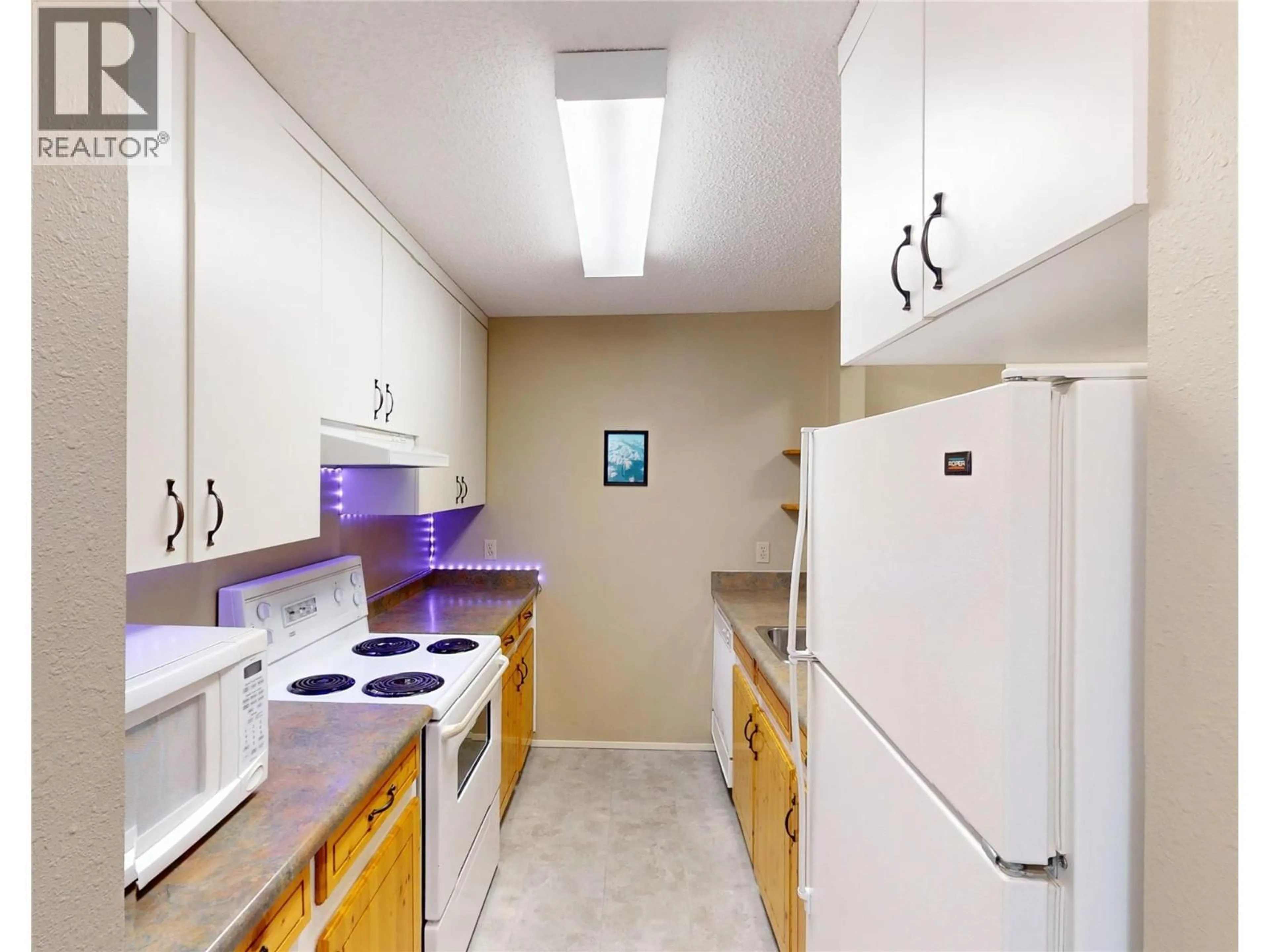 Kitchen with laundary machines, ceramic/tile floor for 205B - 1802 ALPINE DRIVE, Elkford British Columbia V0B1H0