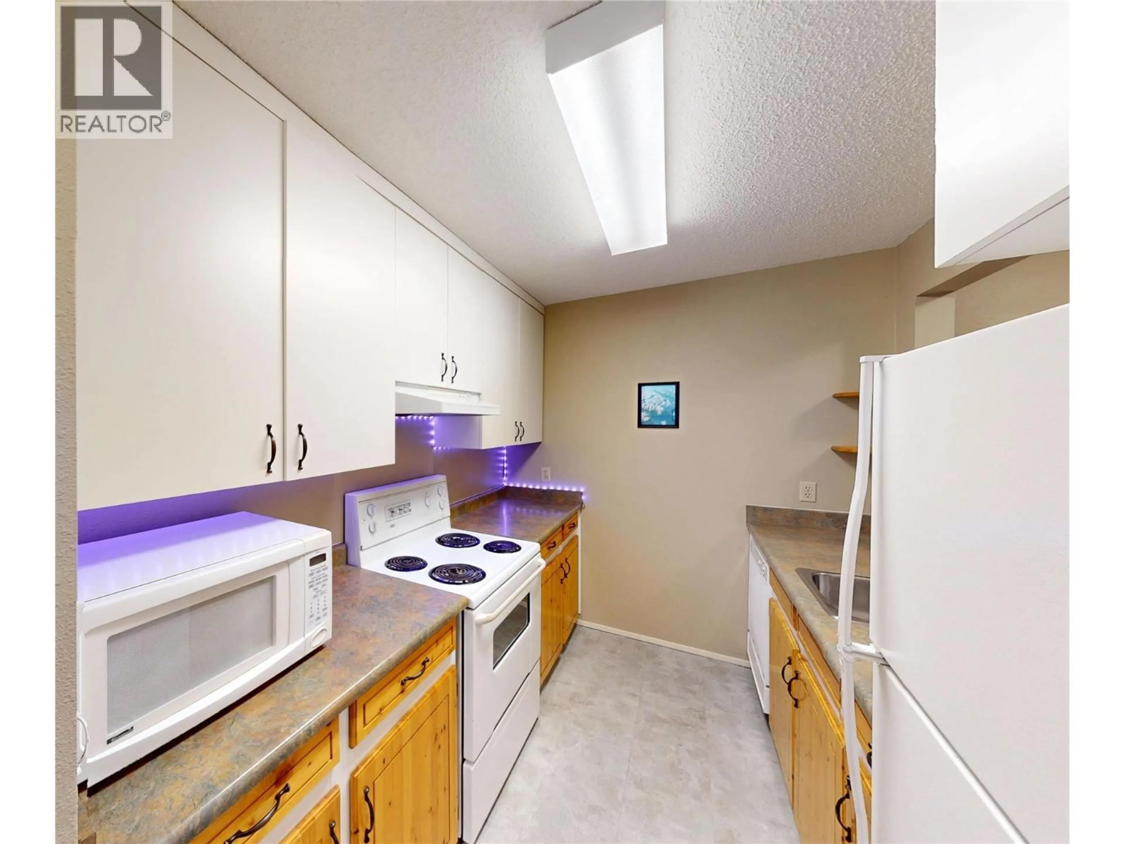 Standard kitchen, unknown for 205B - 1802 ALPINE DRIVE, Elkford British Columbia V0B1H0