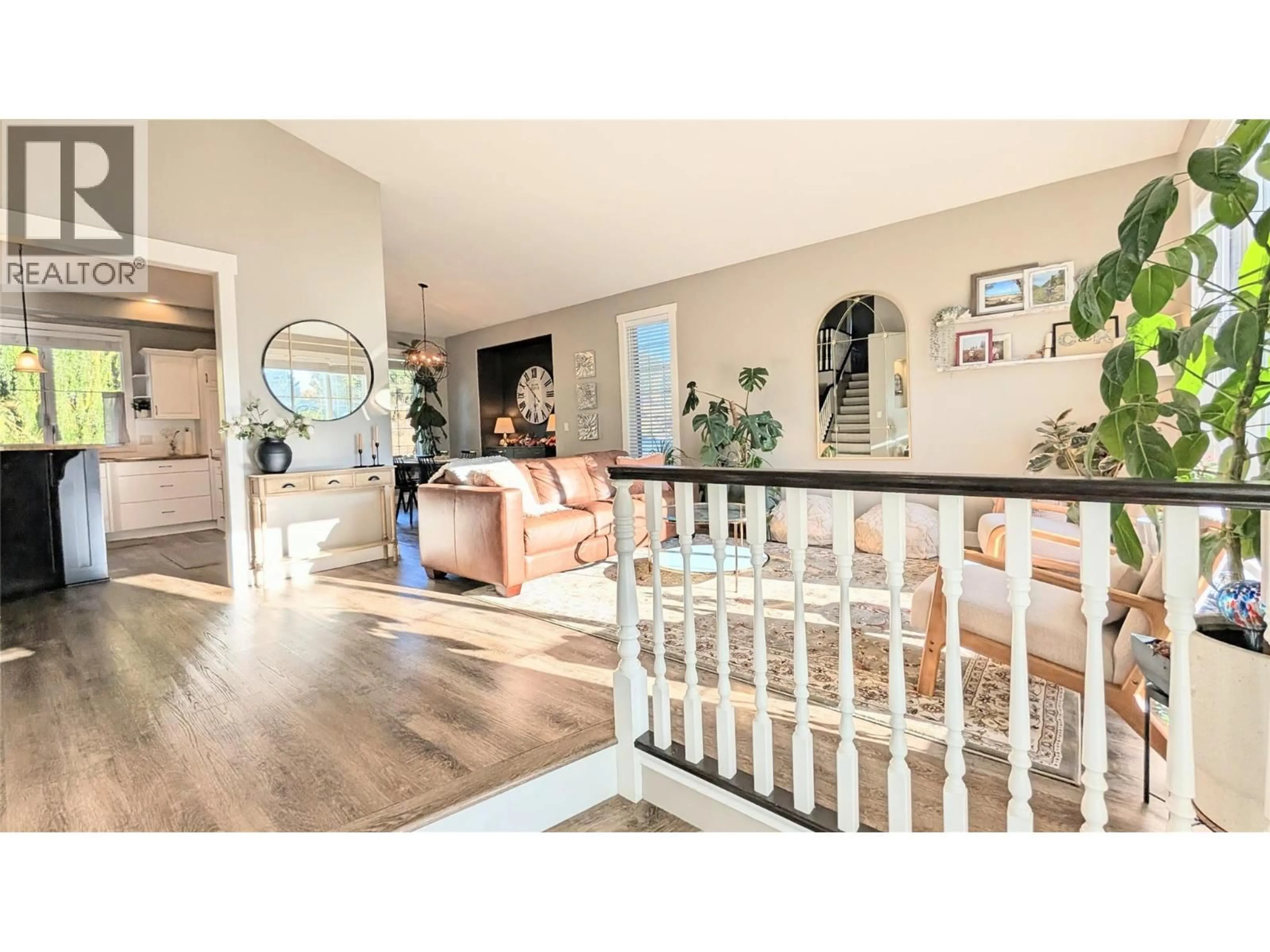 Indoor entryway for 2086 SUNVIEW DRIVE, West Kelowna British Columbia V1Z3P9