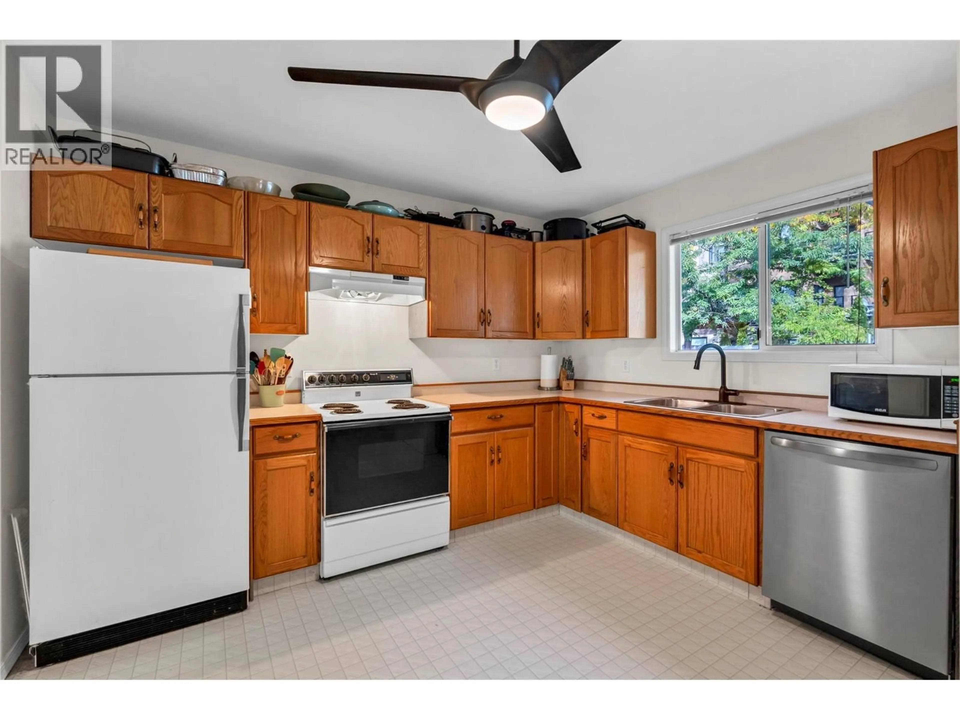 Standard kitchen, ceramic/tile floor for 120 - 3315 WILSON STREET, Penticton British Columbia V2A8J3