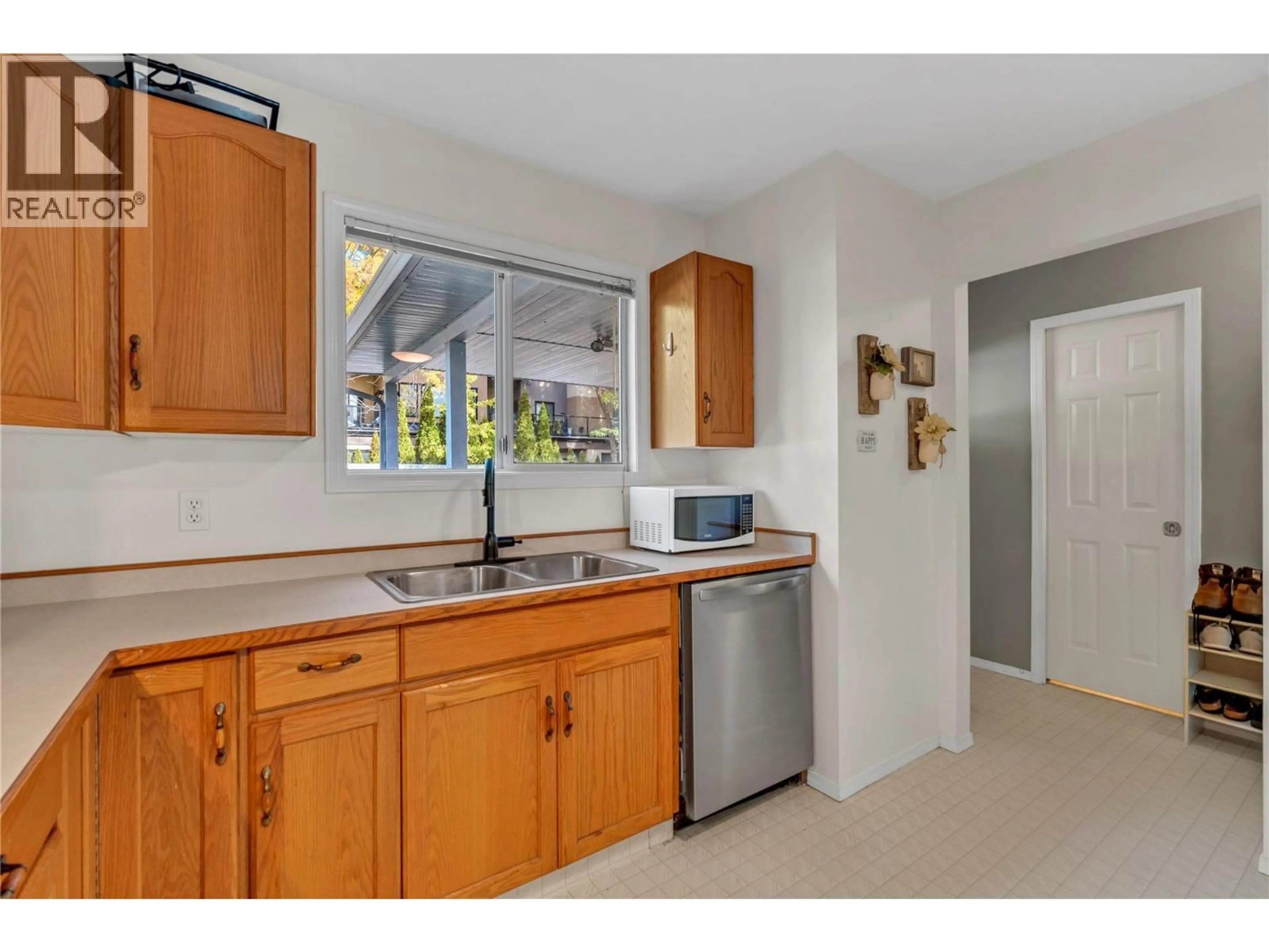 Standard kitchen, ceramic/tile floor for 120 - 3315 WILSON STREET, Penticton British Columbia V2A8J3