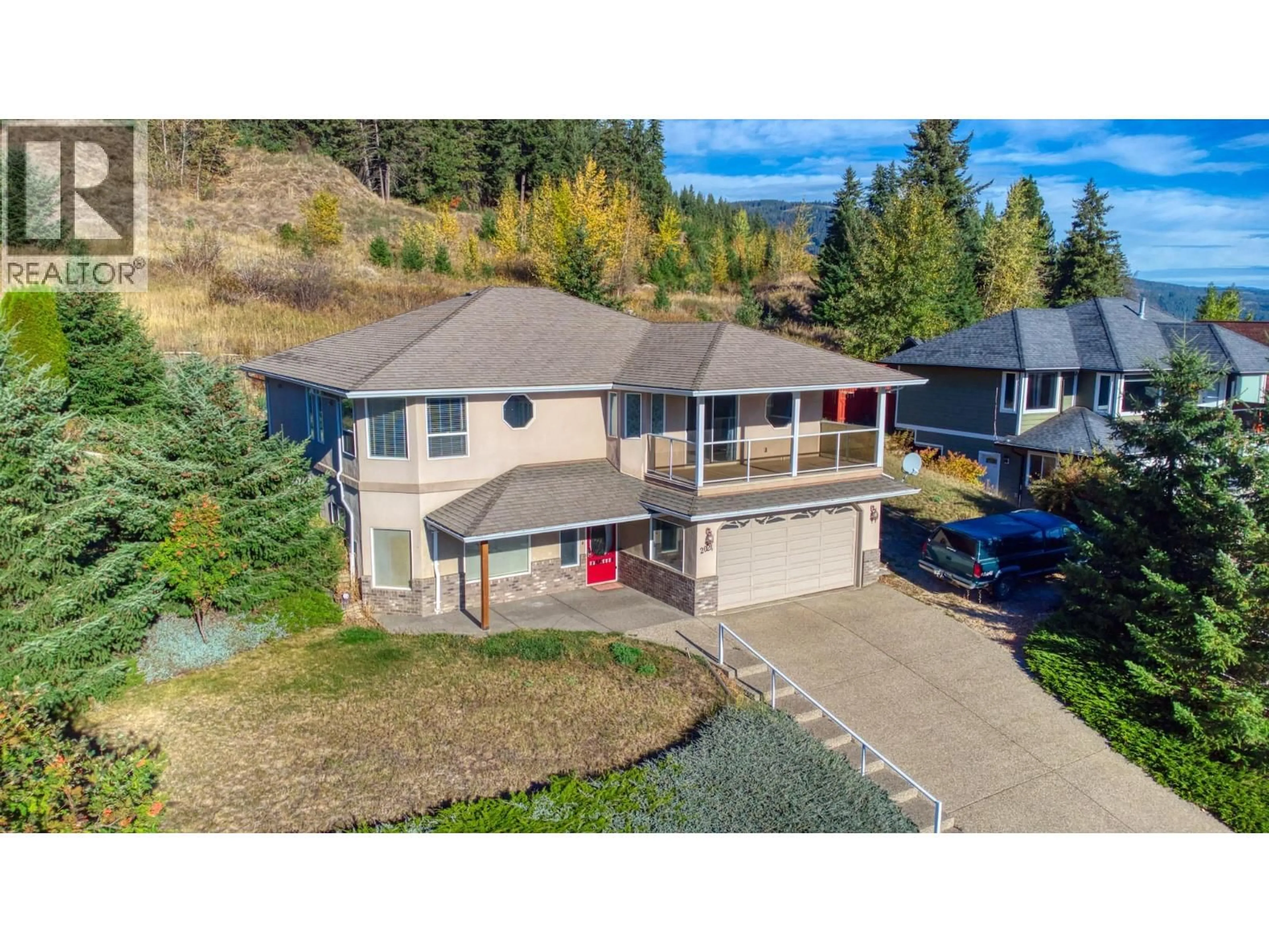 A pic from outside/outdoor area/front of a property/back of a property/a pic from drone, unknown for 2024 MOUNTAIN VIEW AVENUE, Lumby British Columbia V0E2G0