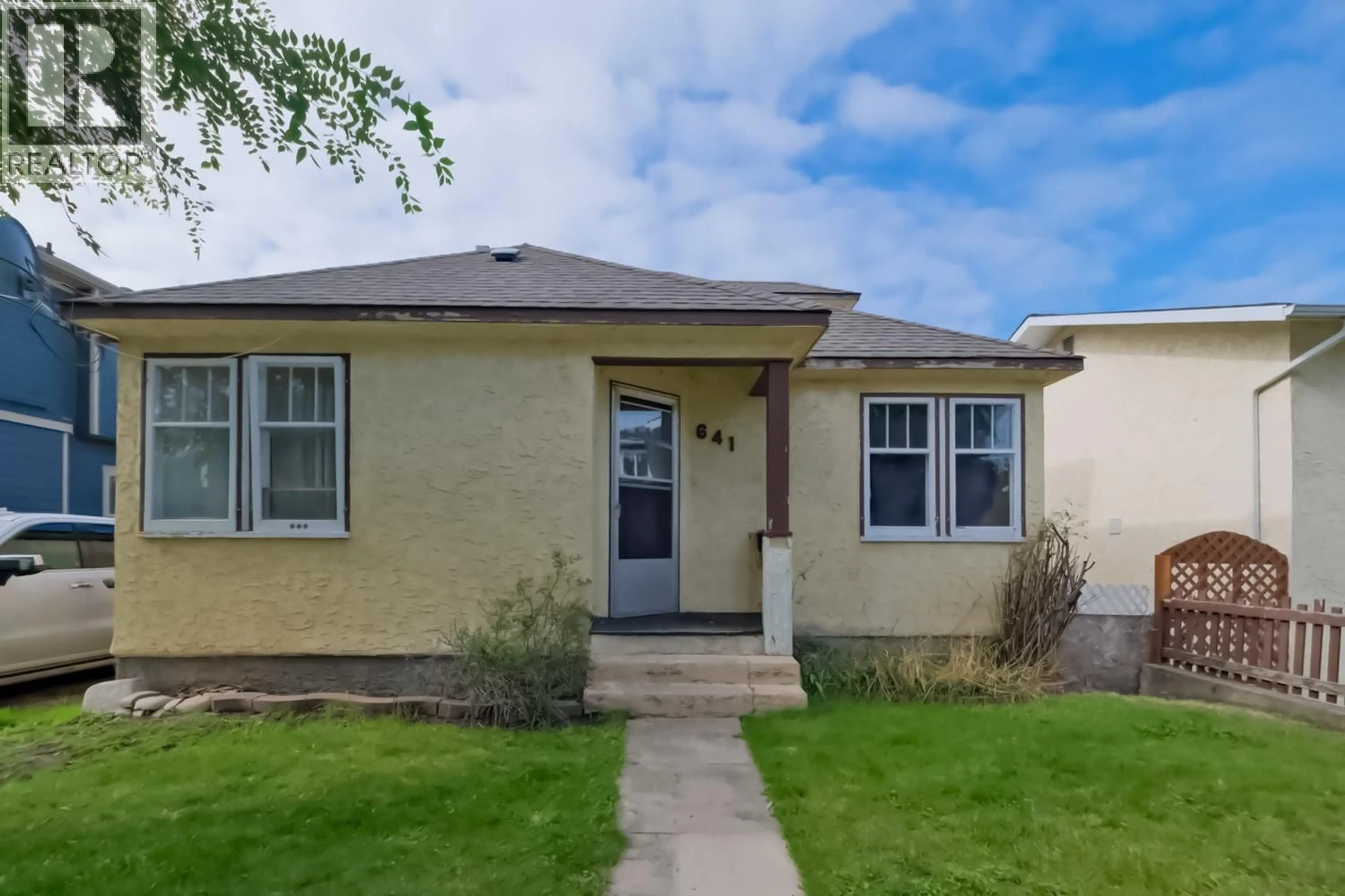 Home with vinyl exterior material, street for 641 PAPINEAU STREET, Penticton British Columbia V2A4X8