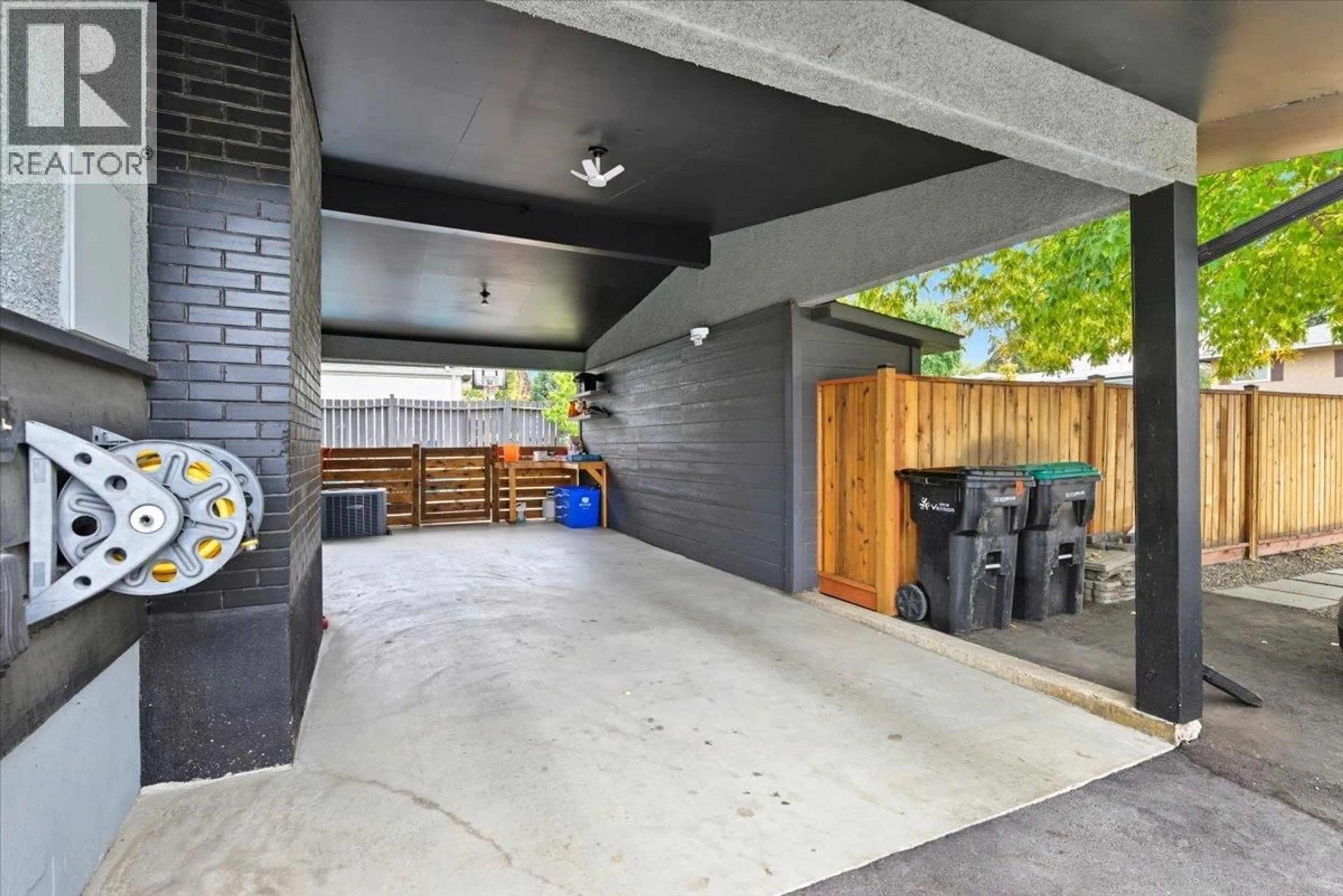Indoor garage for 3803 16 STREET, Vernon British Columbia V1T3Y1
