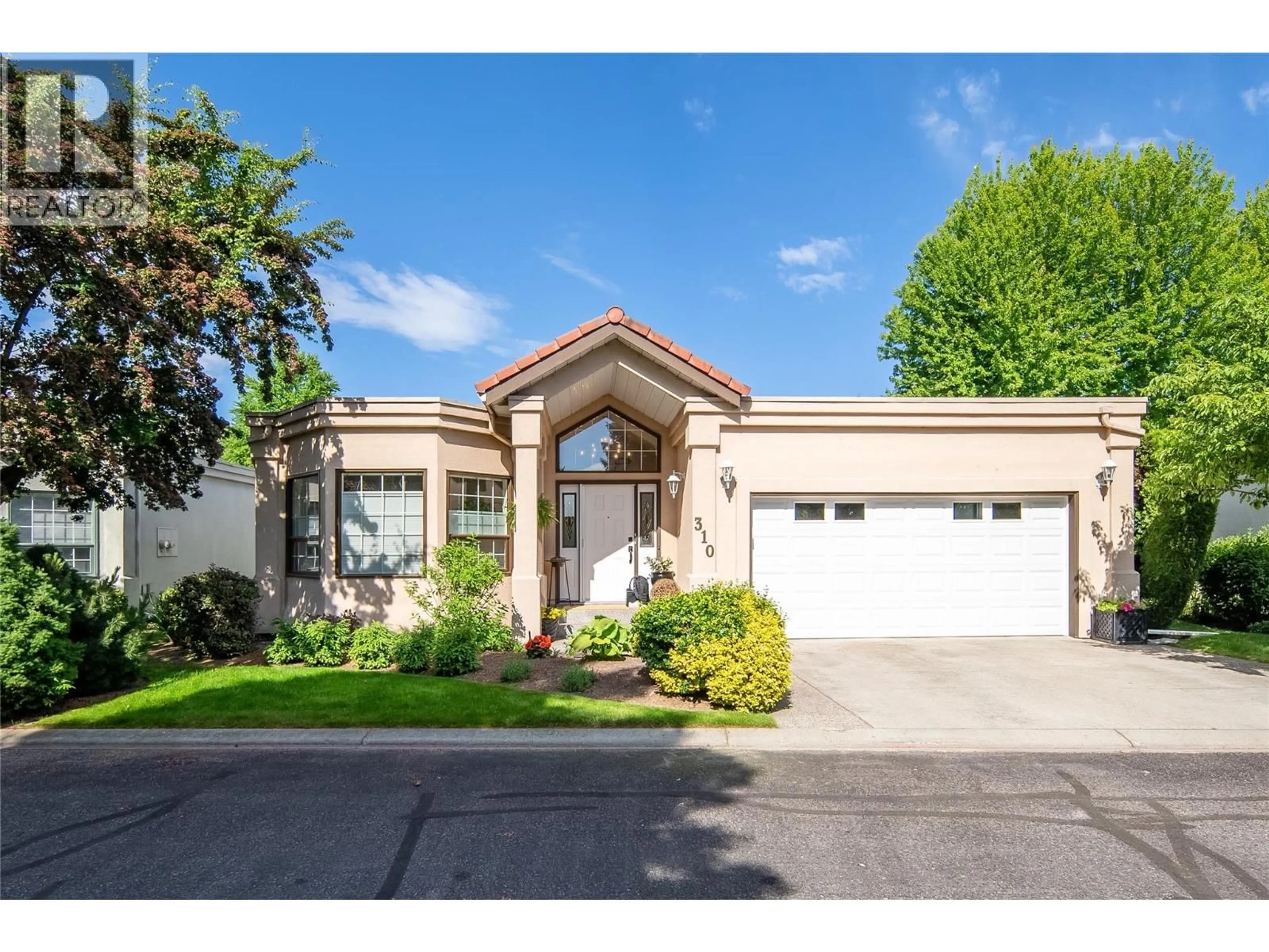 Home with vinyl exterior material, street for 310 - 650 LEXINGTON DRIVE, Kelowna British Columbia V1W3G4