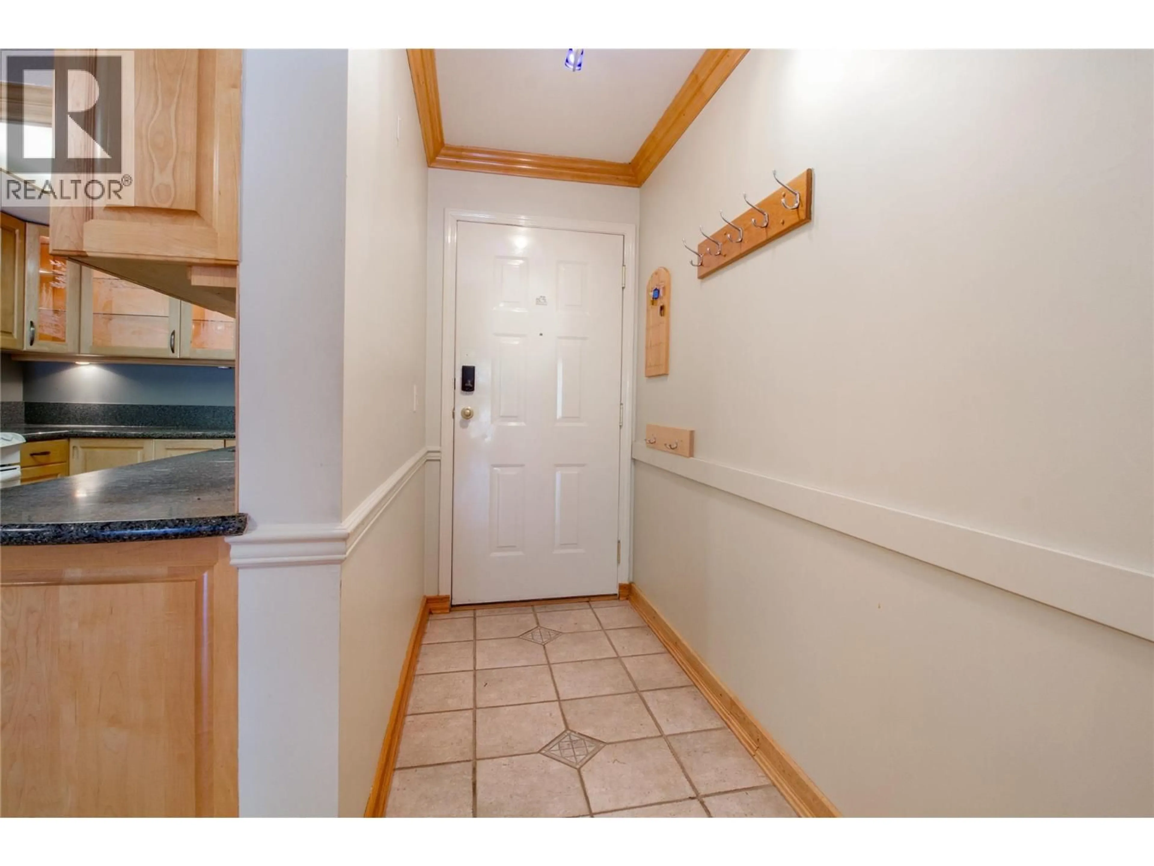 Indoor entryway for 309 - 311 SIXTH STREET, Revelstoke British Columbia V0E2S0