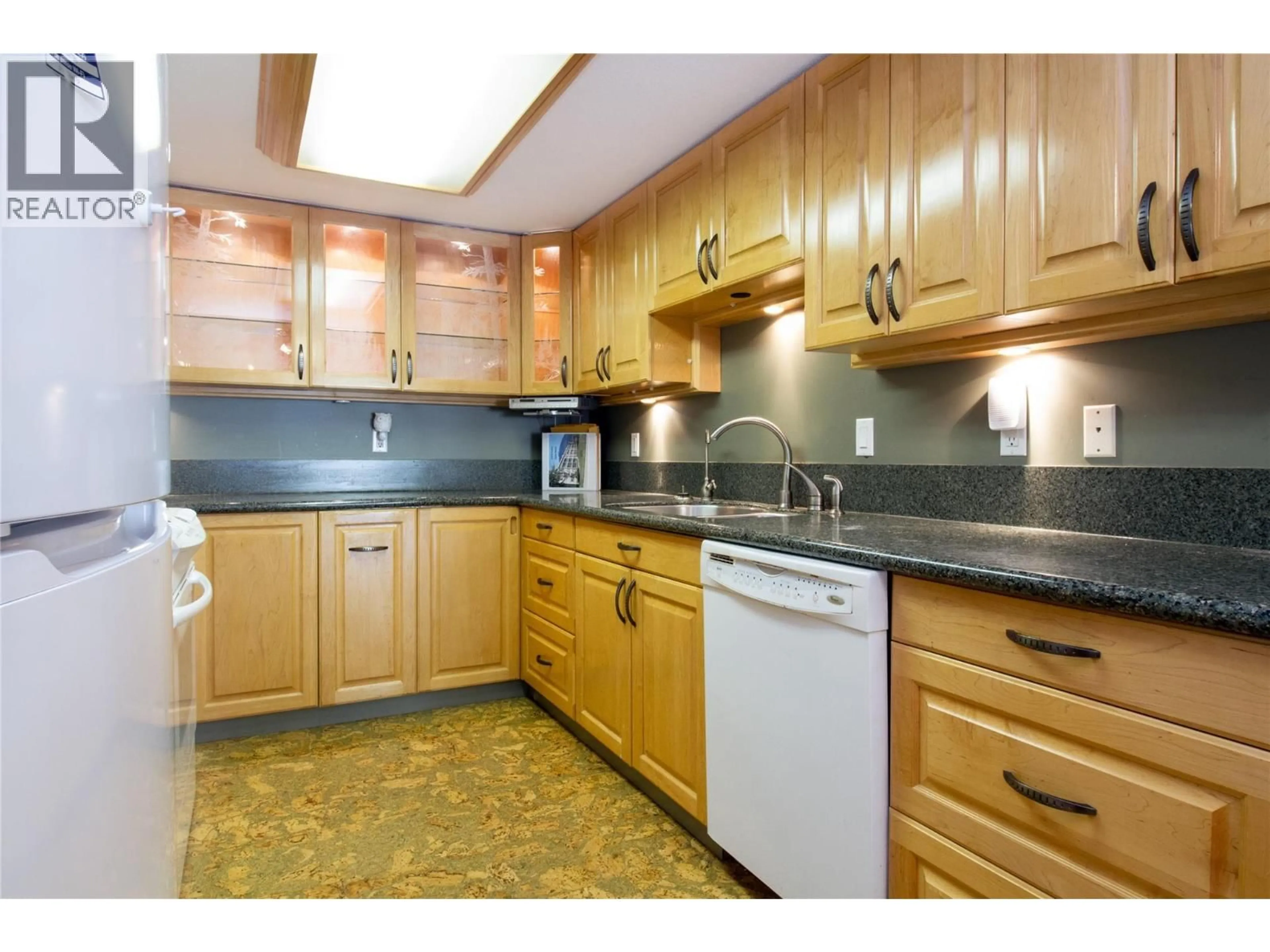 Standard kitchen, unknown for 309 - 311 SIXTH STREET, Revelstoke British Columbia V0E2S0