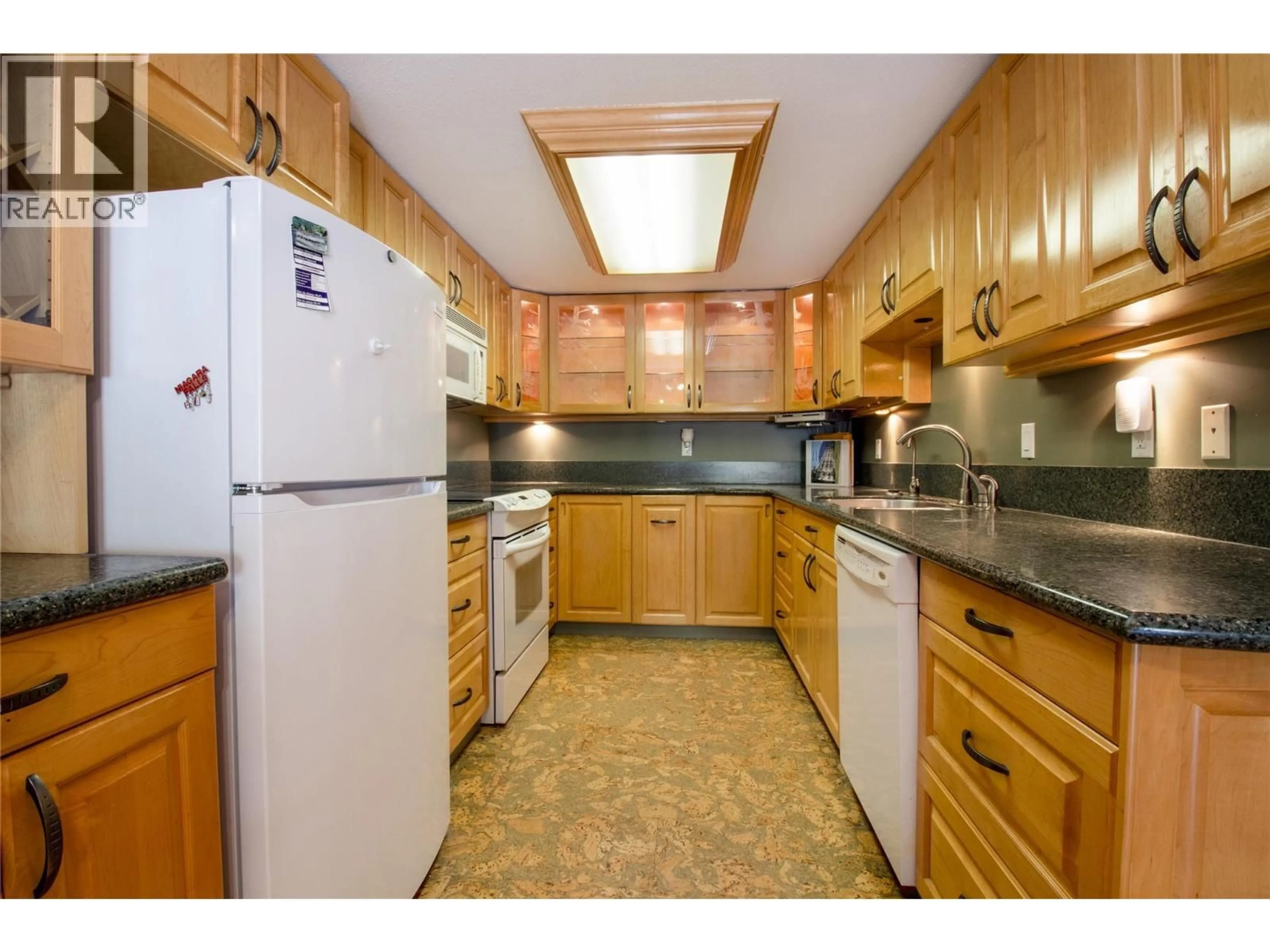 Standard kitchen, unknown for 309 - 311 SIXTH STREET, Revelstoke British Columbia V0E2S0