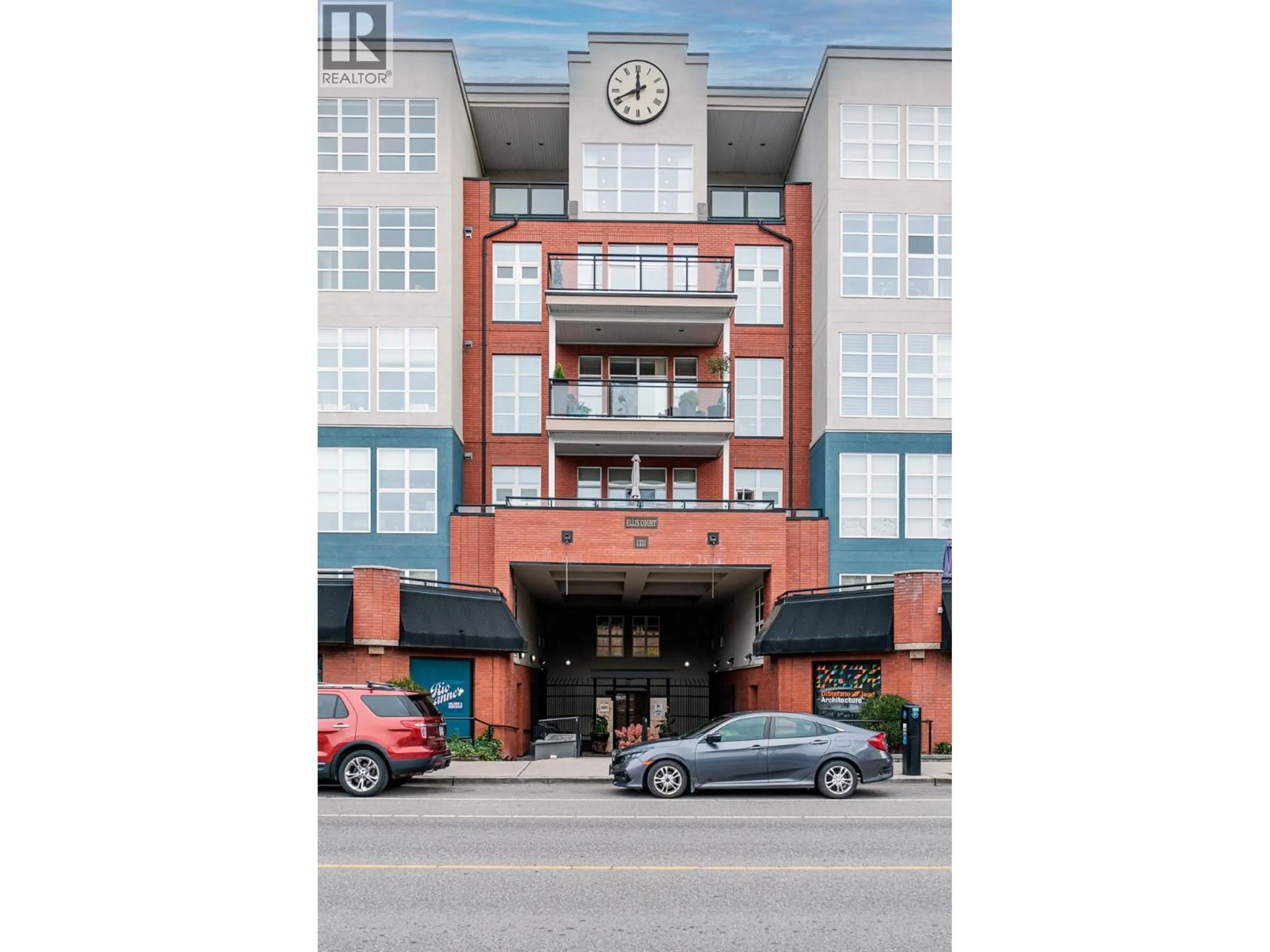 Indoor foyer for 213 - 1331 ELLIS STREET, Kelowna British Columbia V1T1Z9