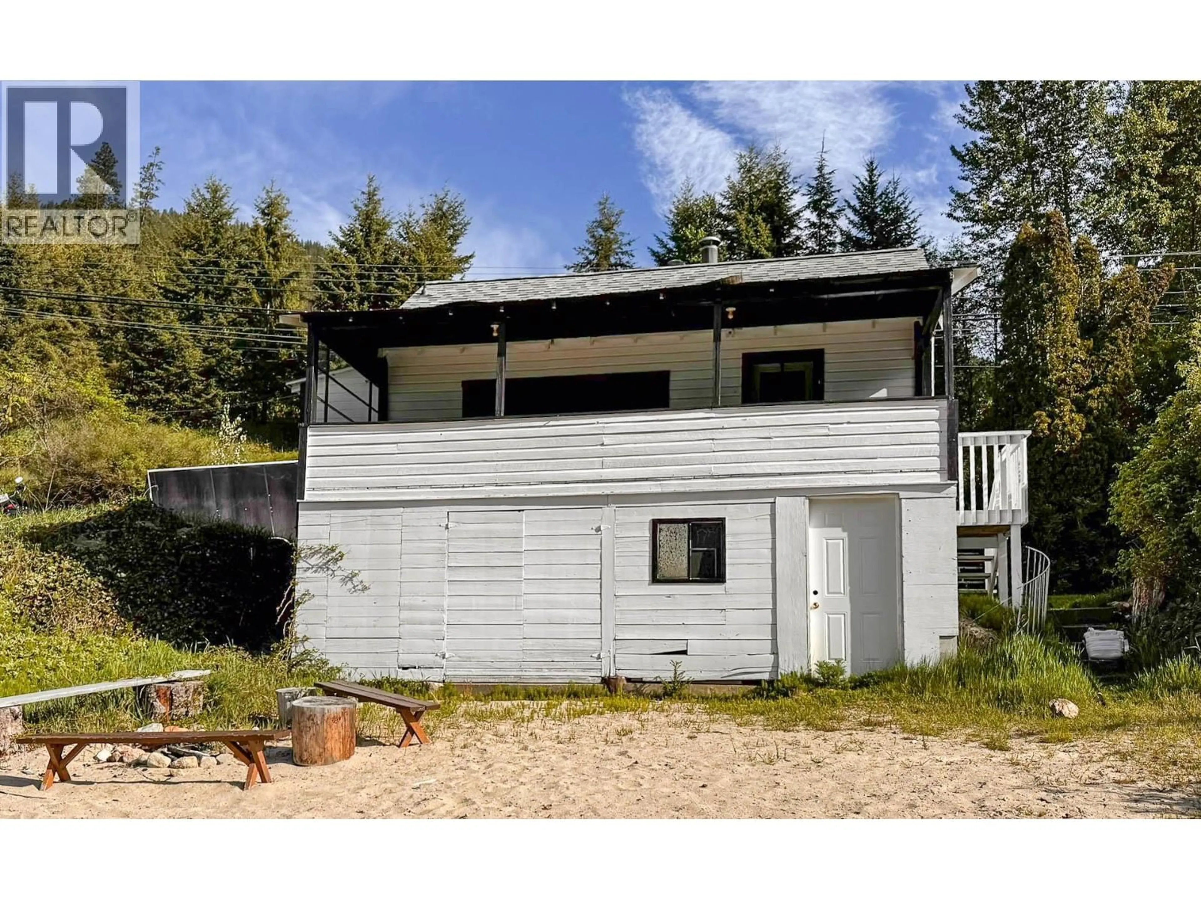 Home with vinyl exterior material, unknown for 3230 3A HIGHWAY, Nelson British Columbia V1L6M7