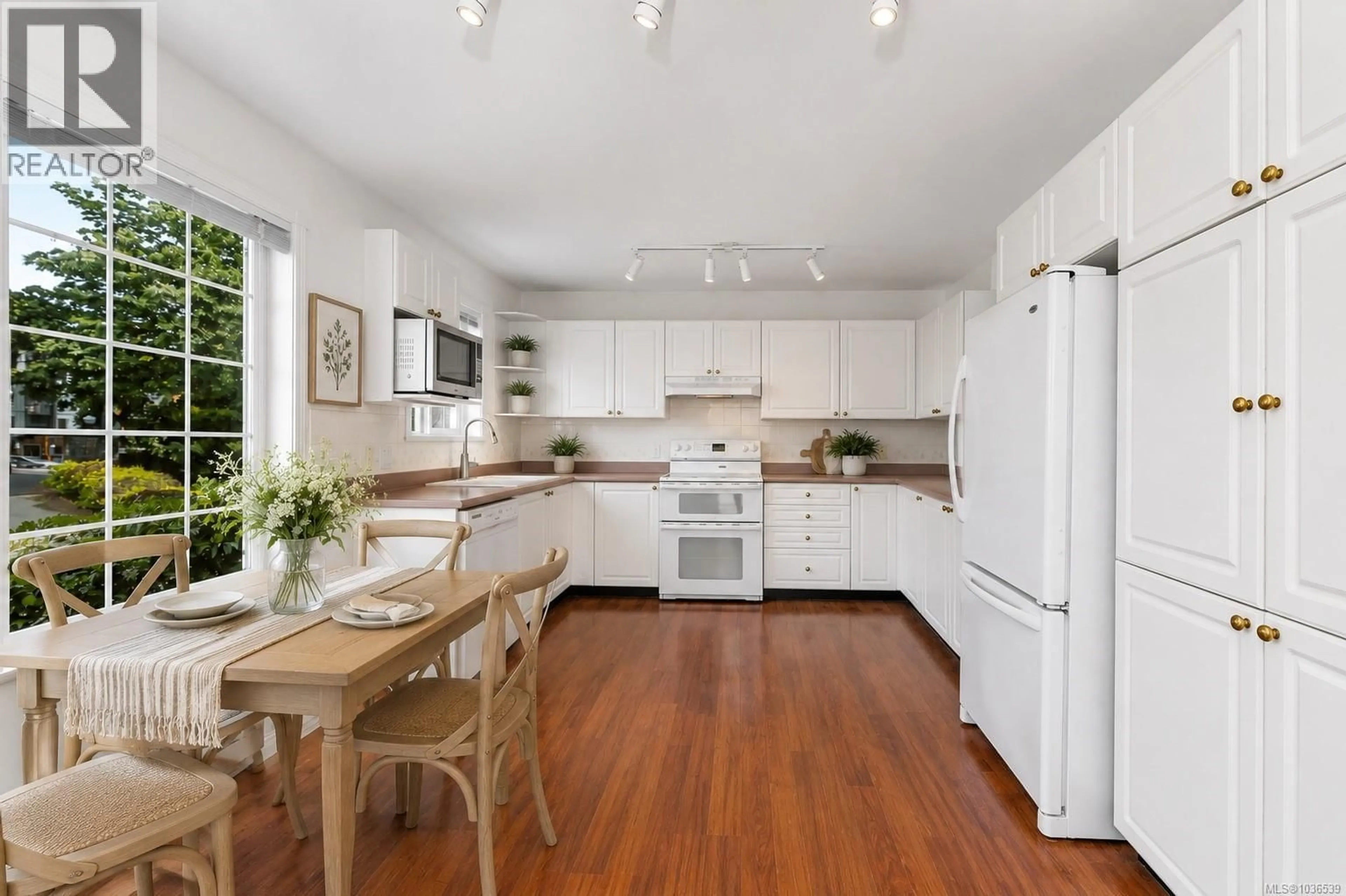 Open concept kitchen, wood/laminate floor for 77 - 14 ERSKINE LANE, View Royal British Columbia V8Z7J7