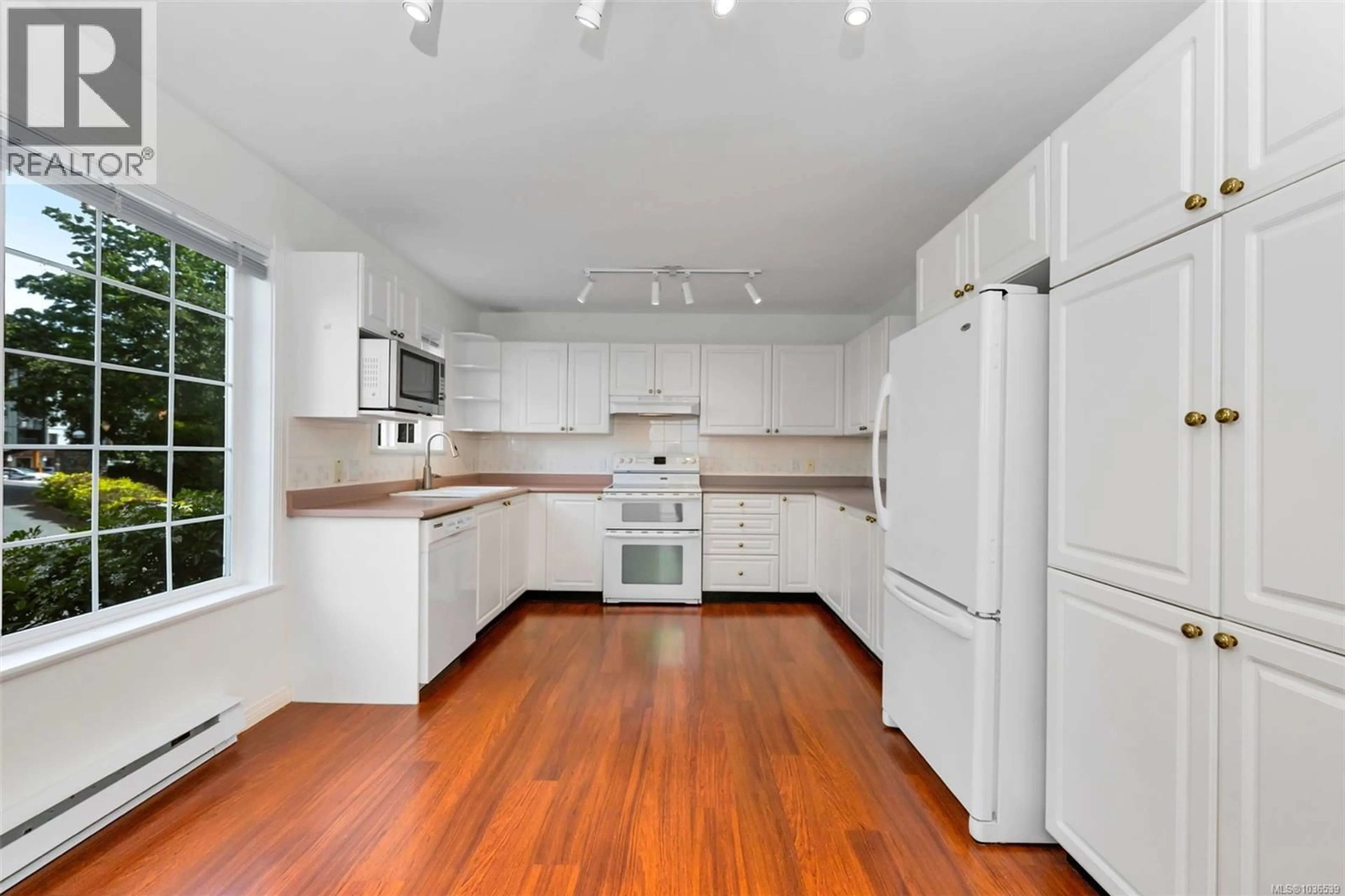 Standard kitchen, unknown for 77 - 14 ERSKINE LANE, View Royal British Columbia V8Z7J7