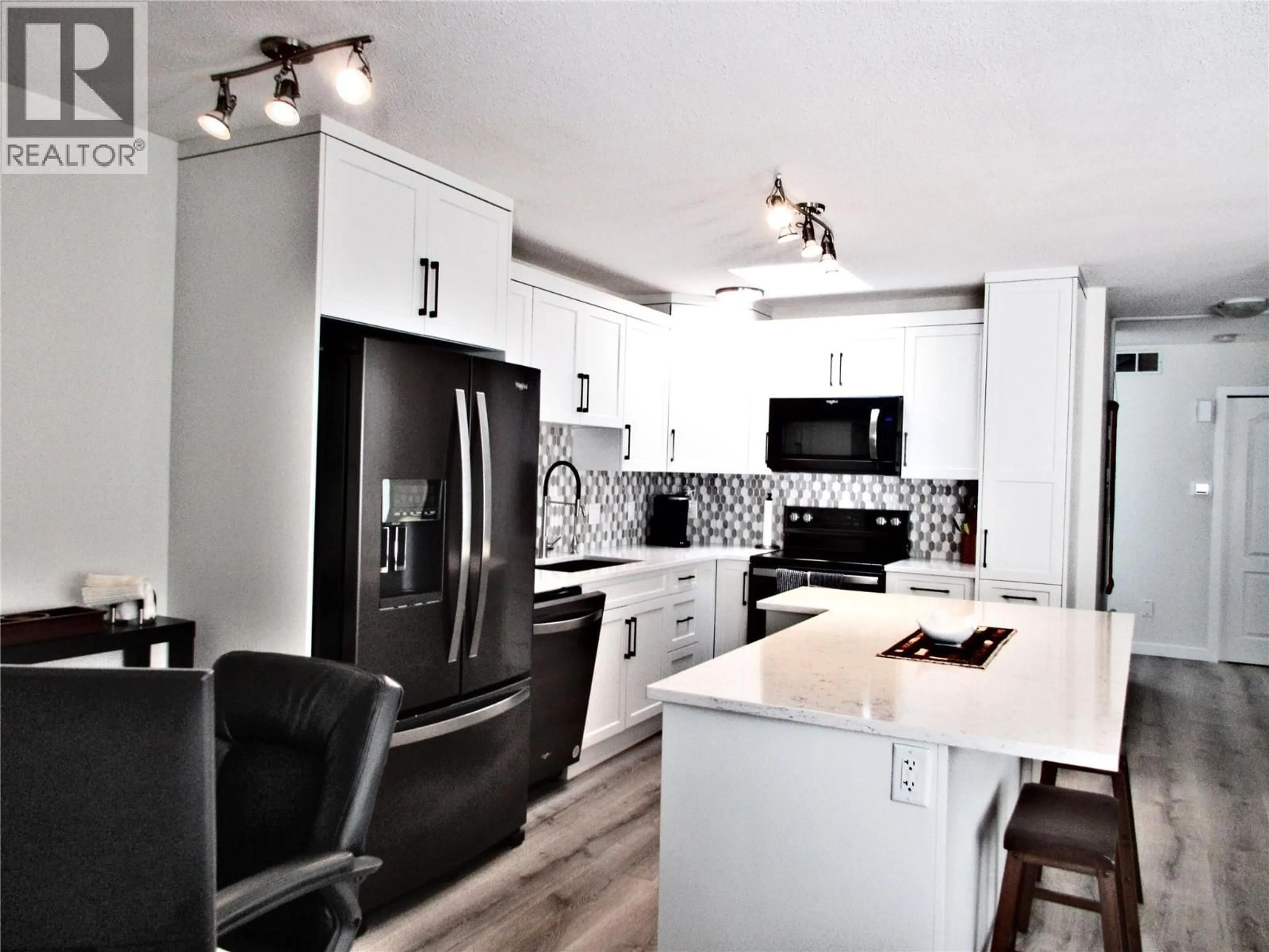 Open concept kitchen, ceramic/tile floor for 3622 - 415 COMMONWEALTH ROAD, Kelowna British Columbia V4V2M4