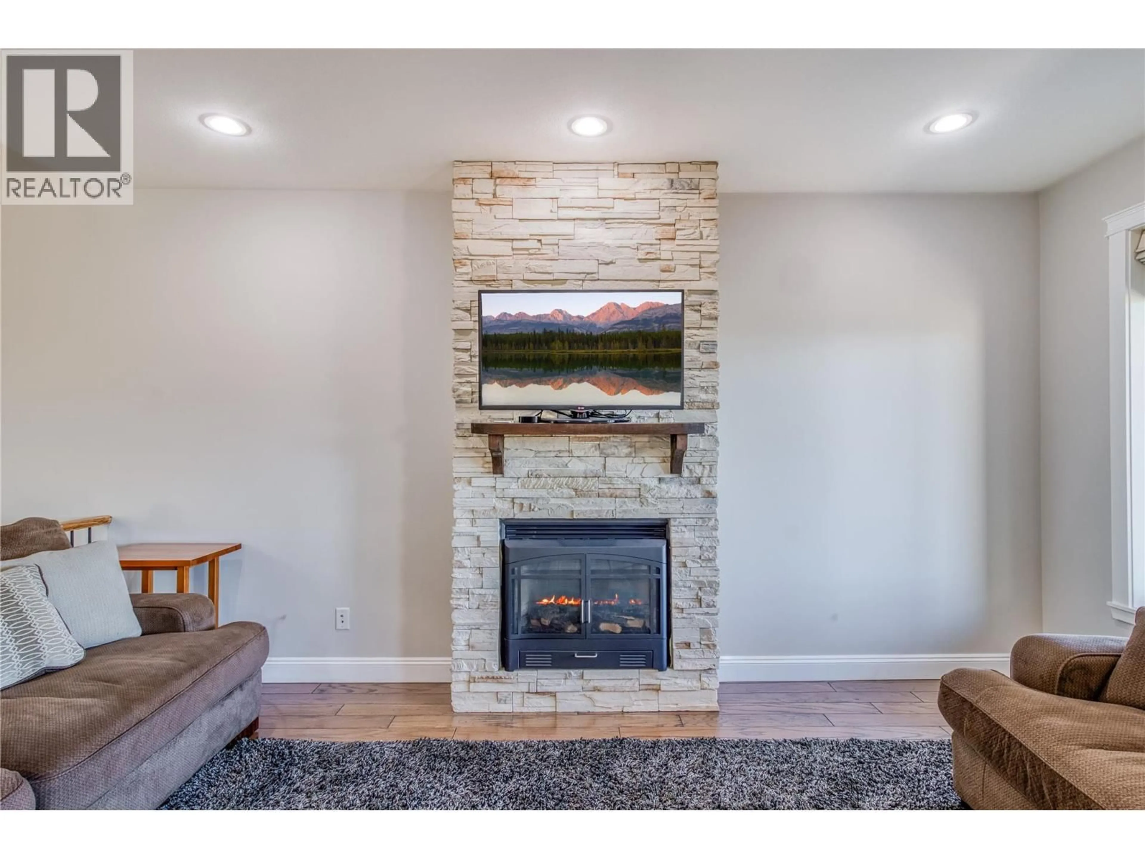 Unknown for 1084 HUME AVENUE, Kelowna British Columbia V1P1P2