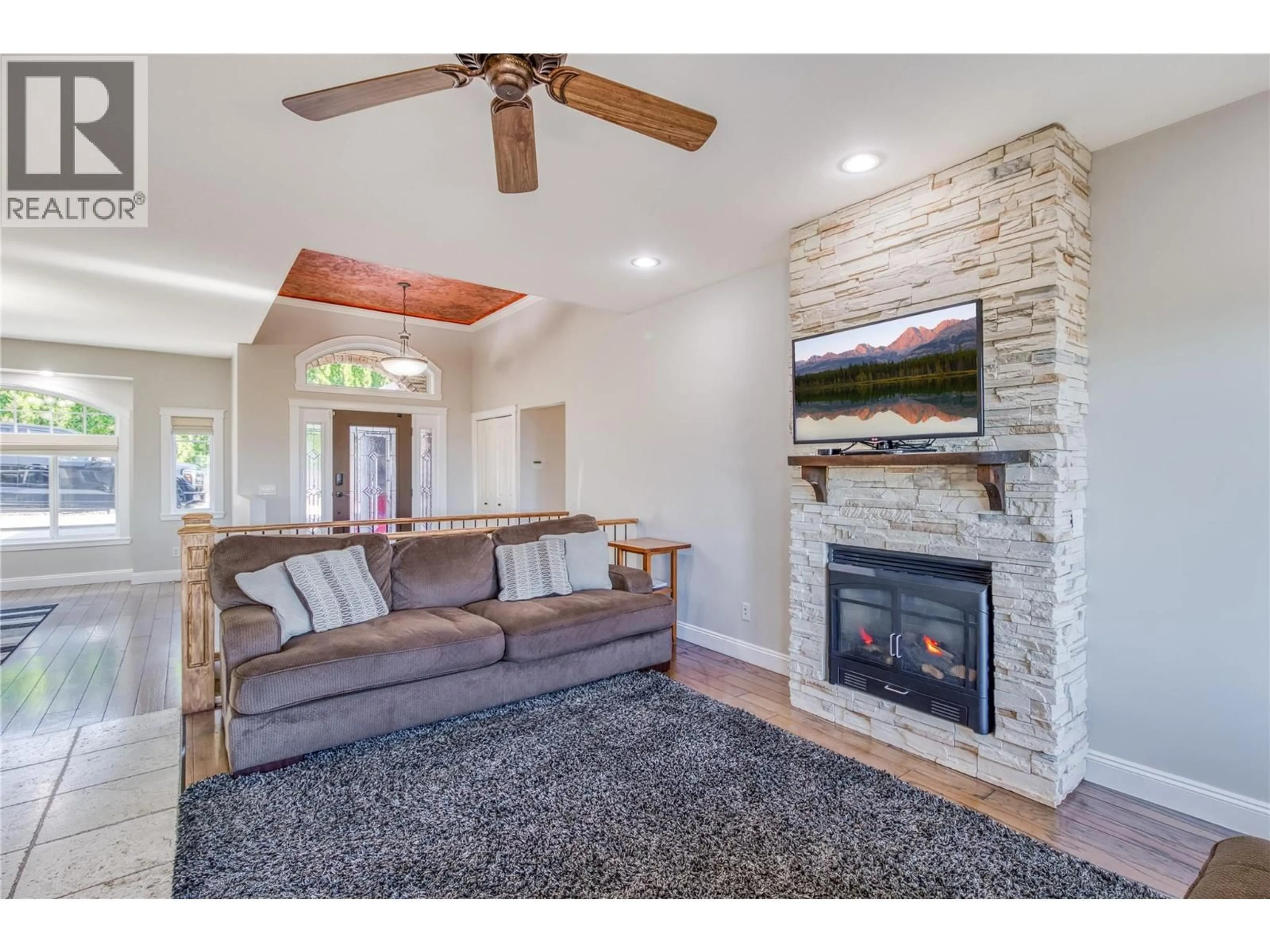 Living room with furniture, unknown for 1084 HUME AVENUE, Kelowna British Columbia V1P1P2