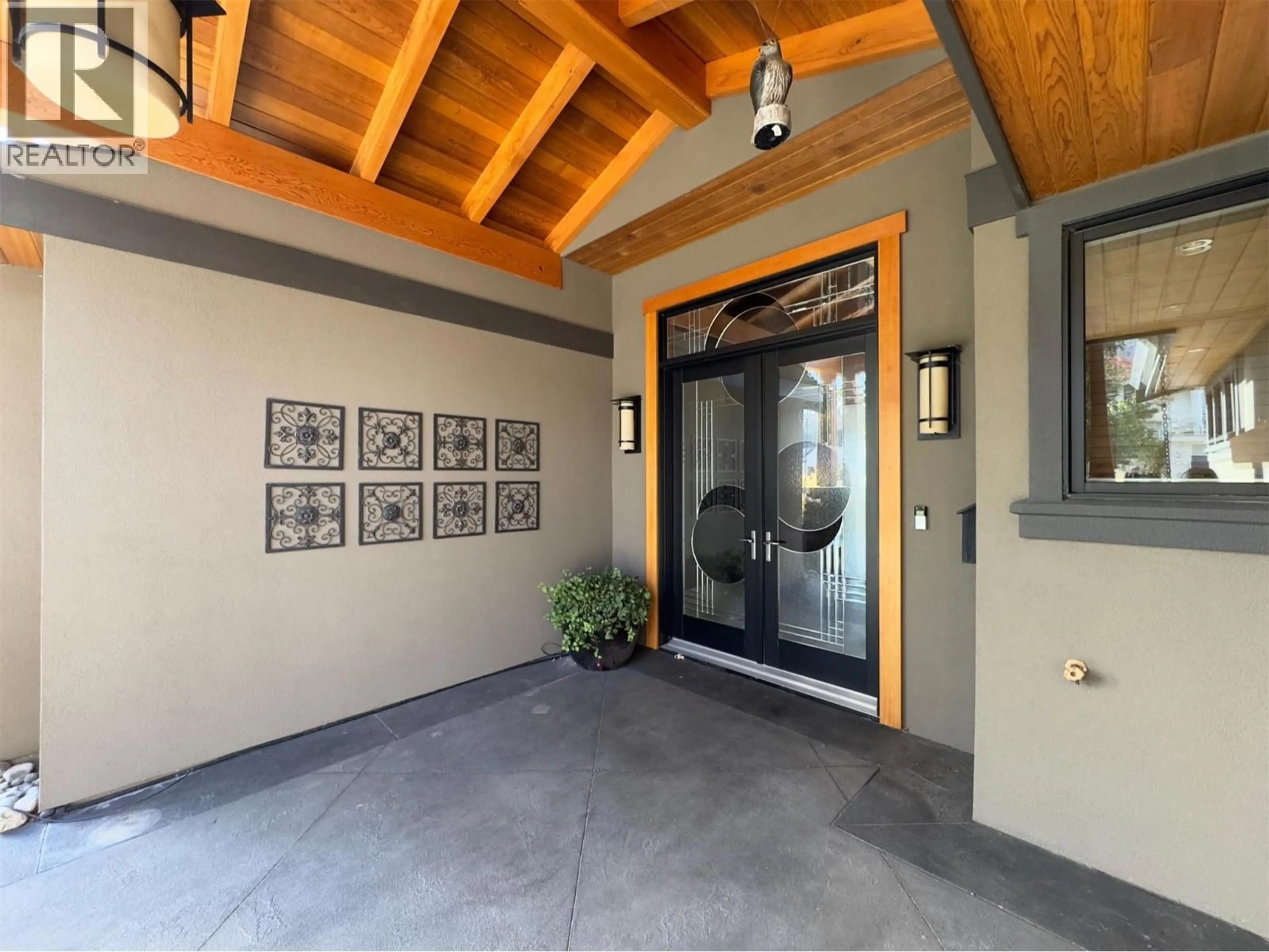 Indoor entryway for 137 WESTVIEW DRIVE, Penticton British Columbia V2A7V9