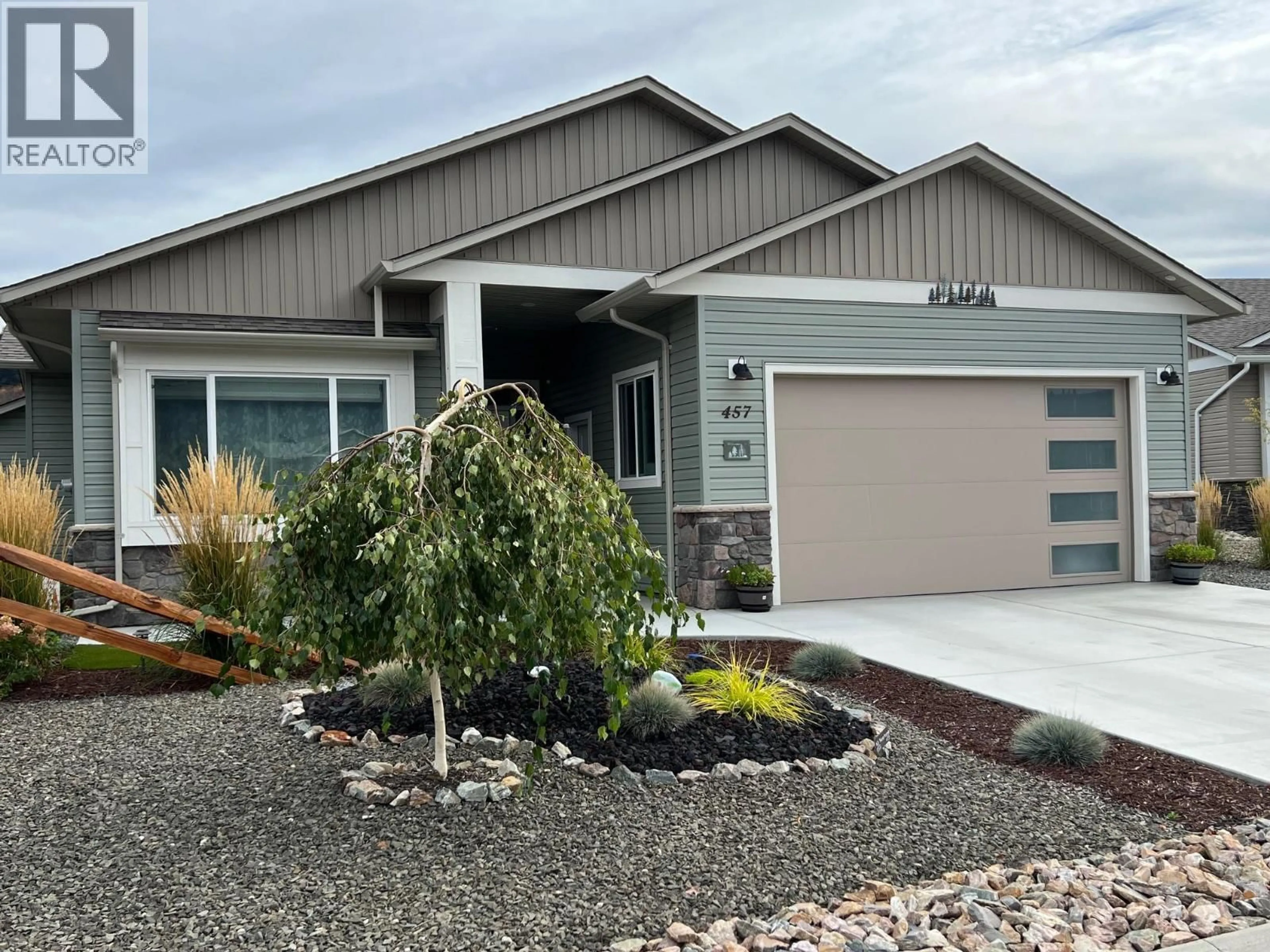 Home with vinyl exterior material, street for 457 4 STREET, Vernon British Columbia V1H1Z1