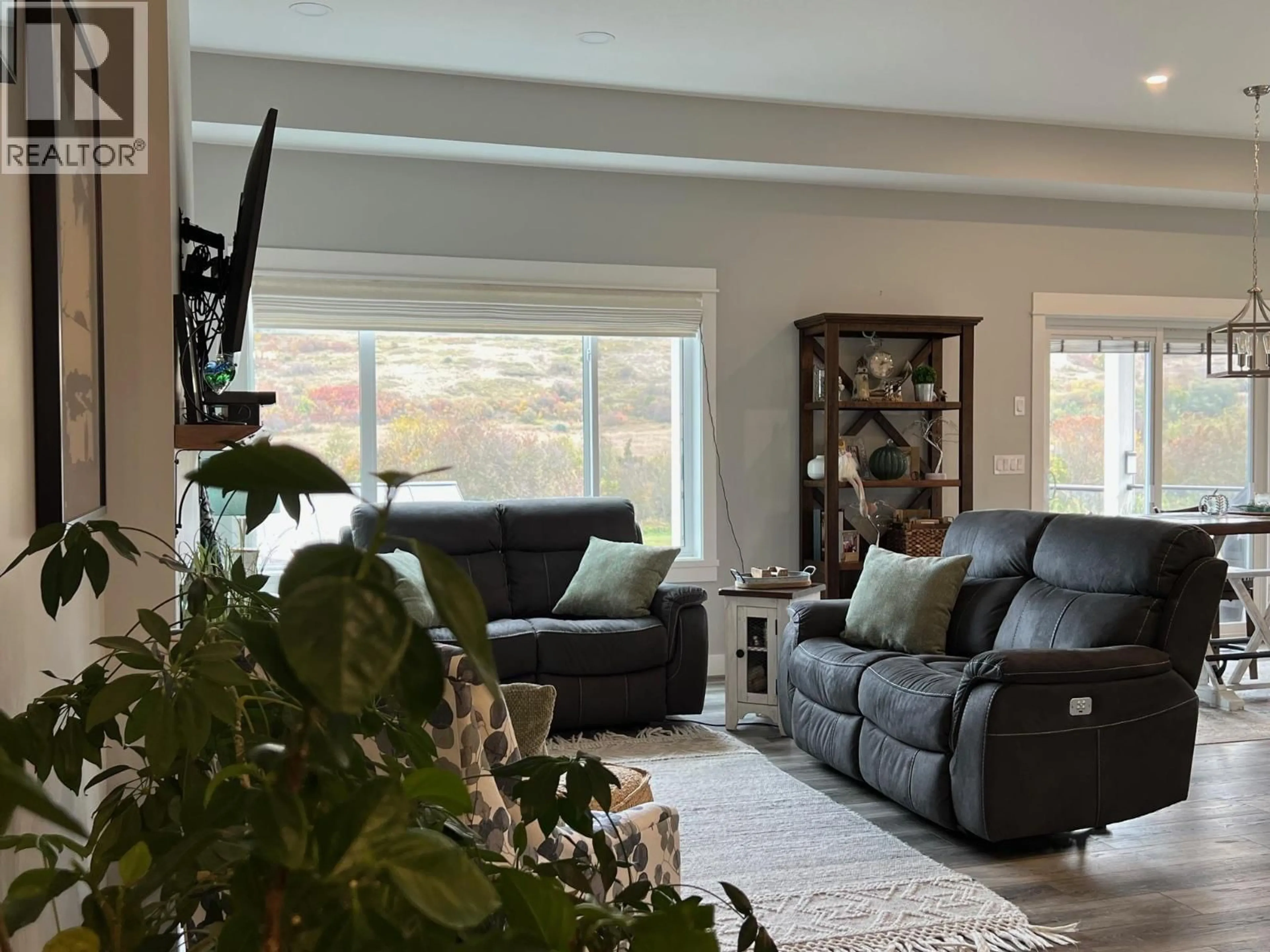 Living room with furniture, unknown for 457 4 TH STREET, Vernon British Columbia V1H1Z1