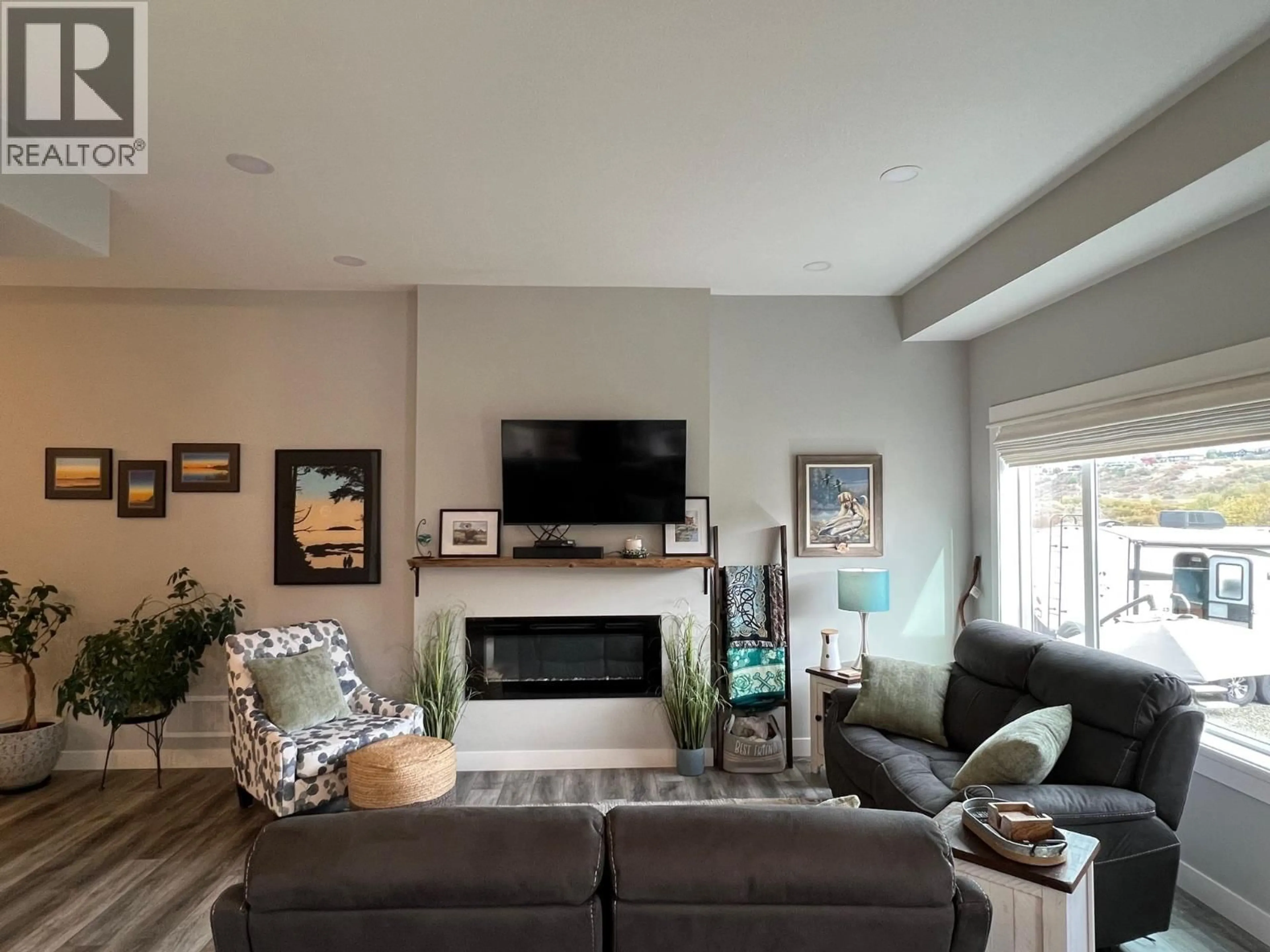Living room with furniture, unknown for 457 4 STREET, Vernon British Columbia V1H1Z1