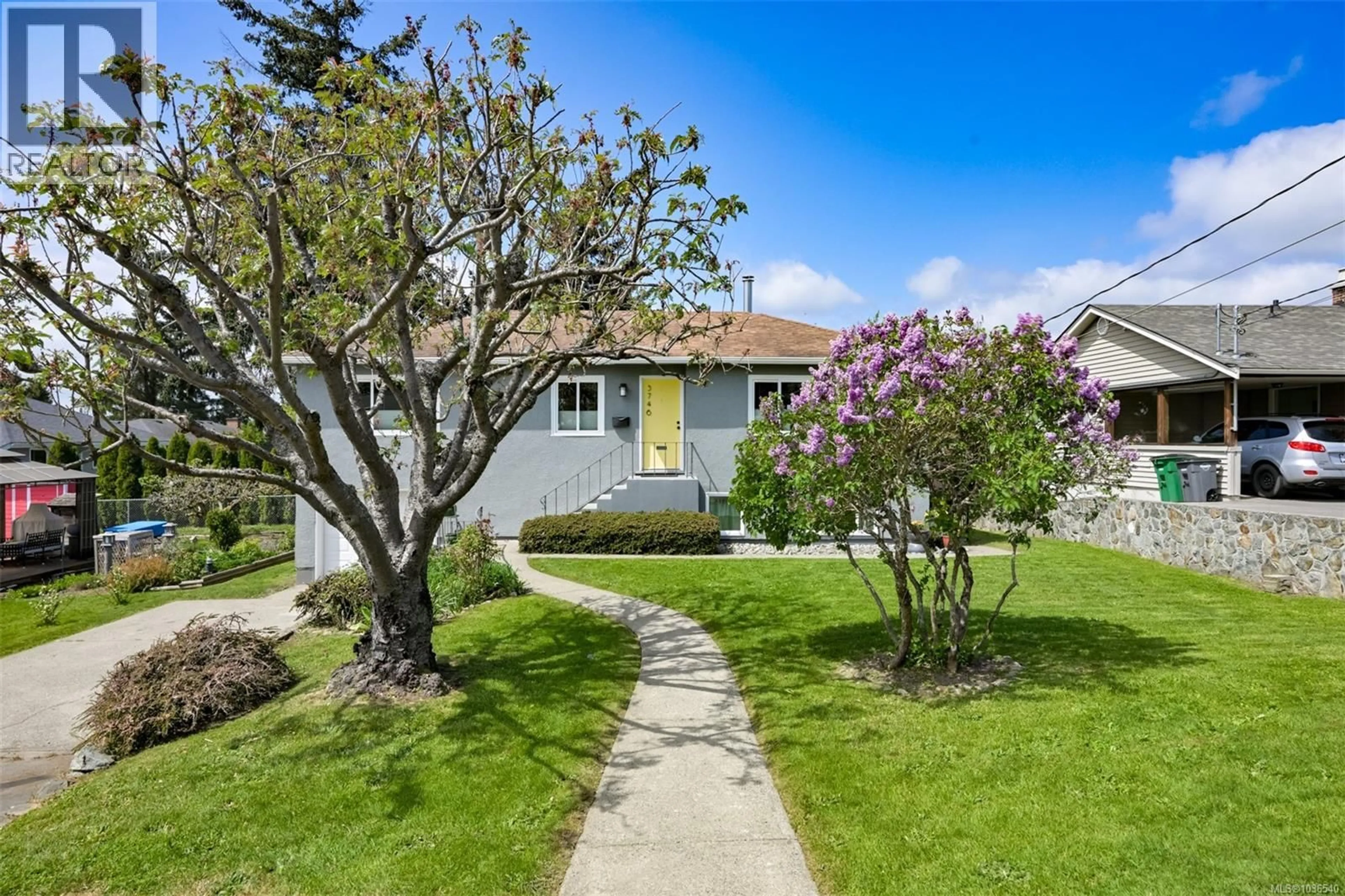 A pic from outside/outdoor area/front of a property/back of a property/a pic from drone, street for 3746 SEATON STREET, Saanich British Columbia V8X3W4