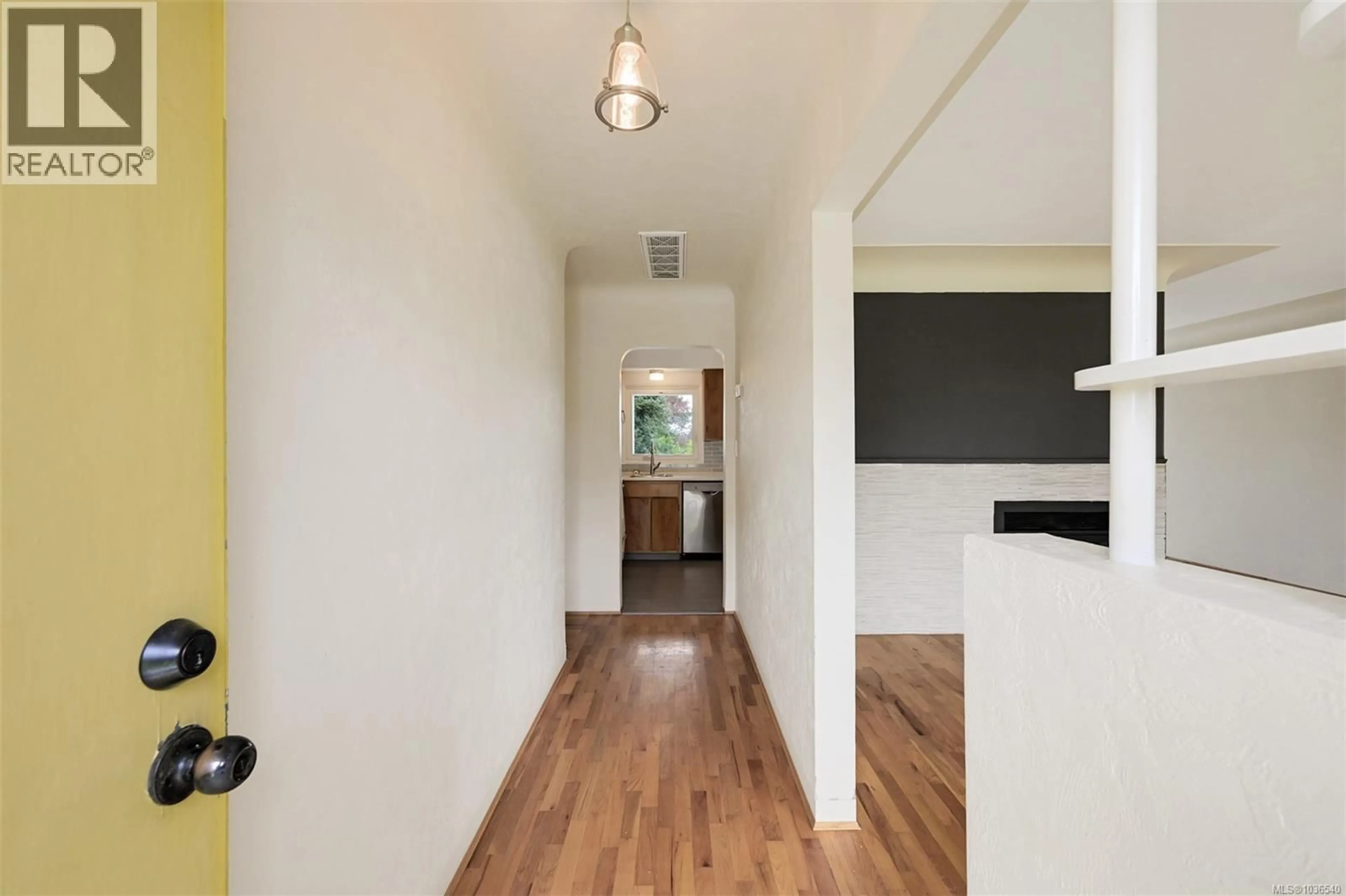 Indoor entryway for 3746 SEATON STREET, Saanich British Columbia V8X3W4