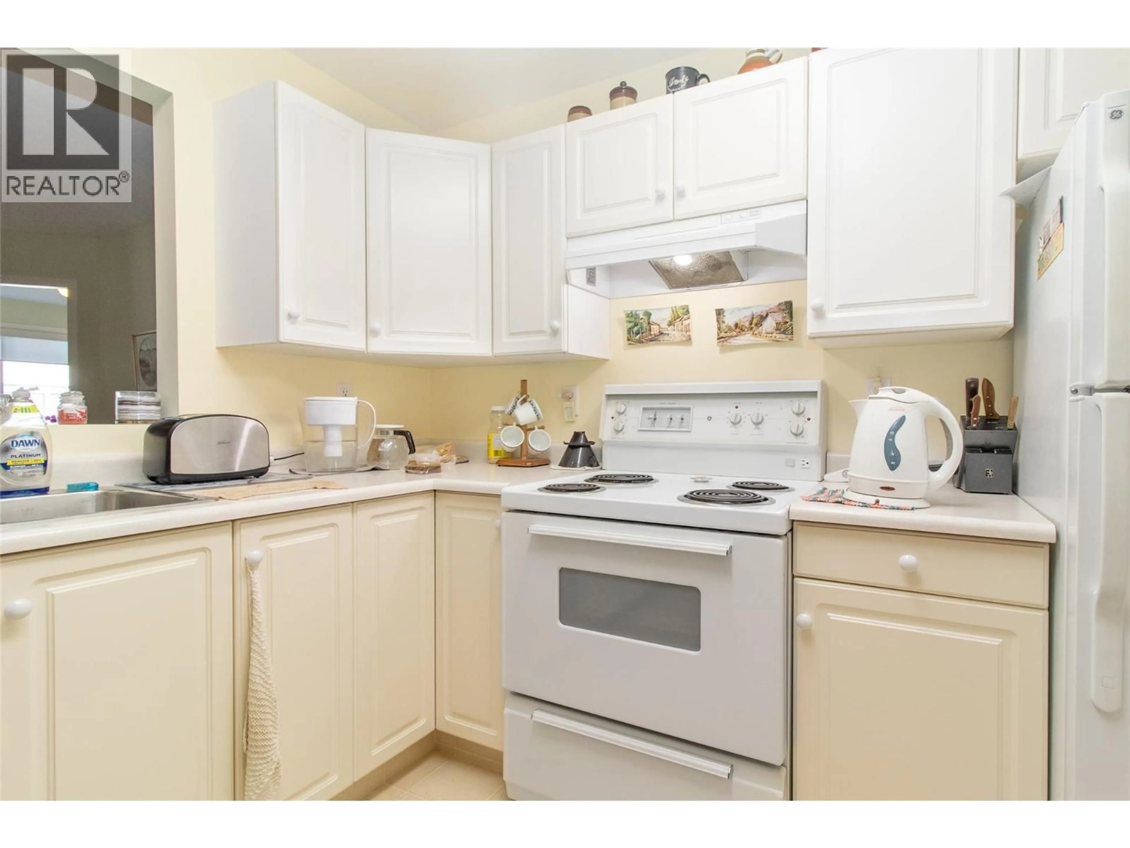 Standard kitchen, ceramic/tile floor for 103 - 920 GLENWOOD AVENUE, Kelowna British Columbia V1Y9P2