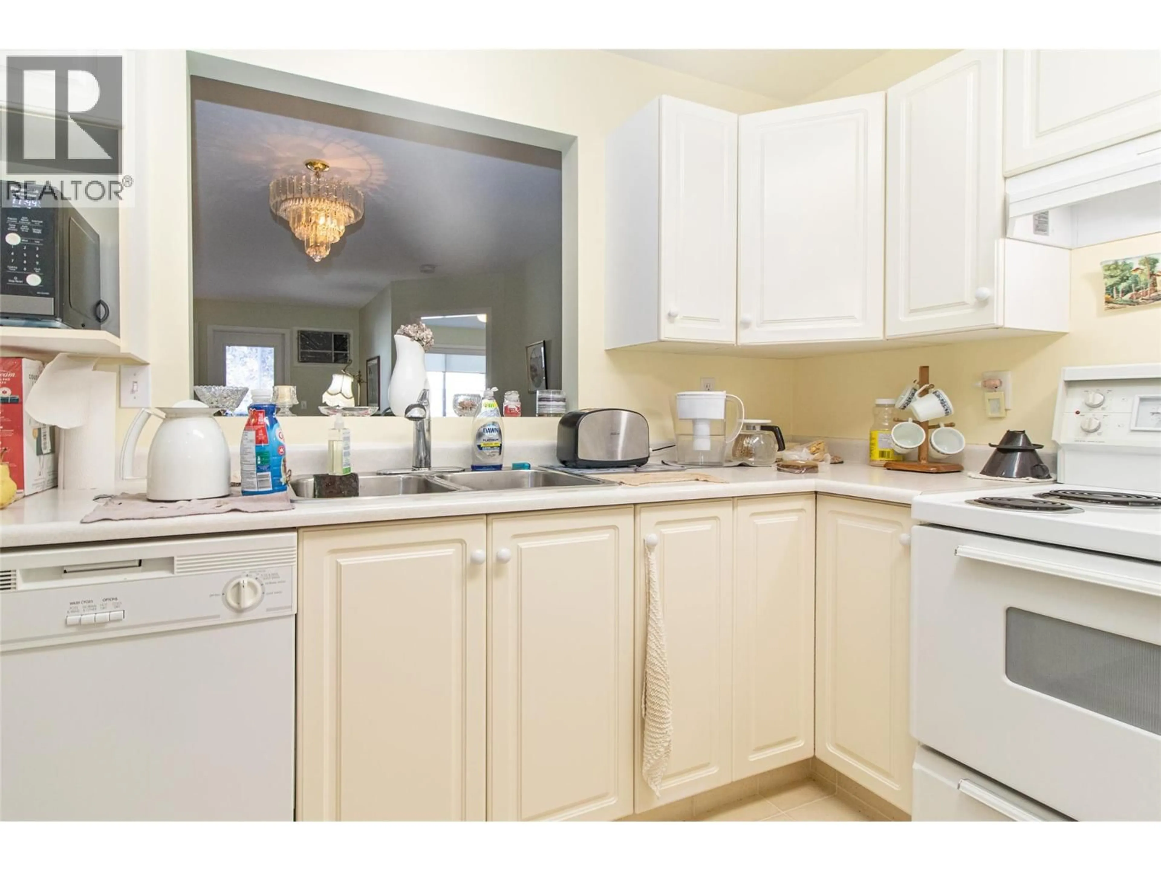 Standard kitchen, unknown for 103 - 920 GLENWOOD AVENUE, Kelowna British Columbia V1Y9P2