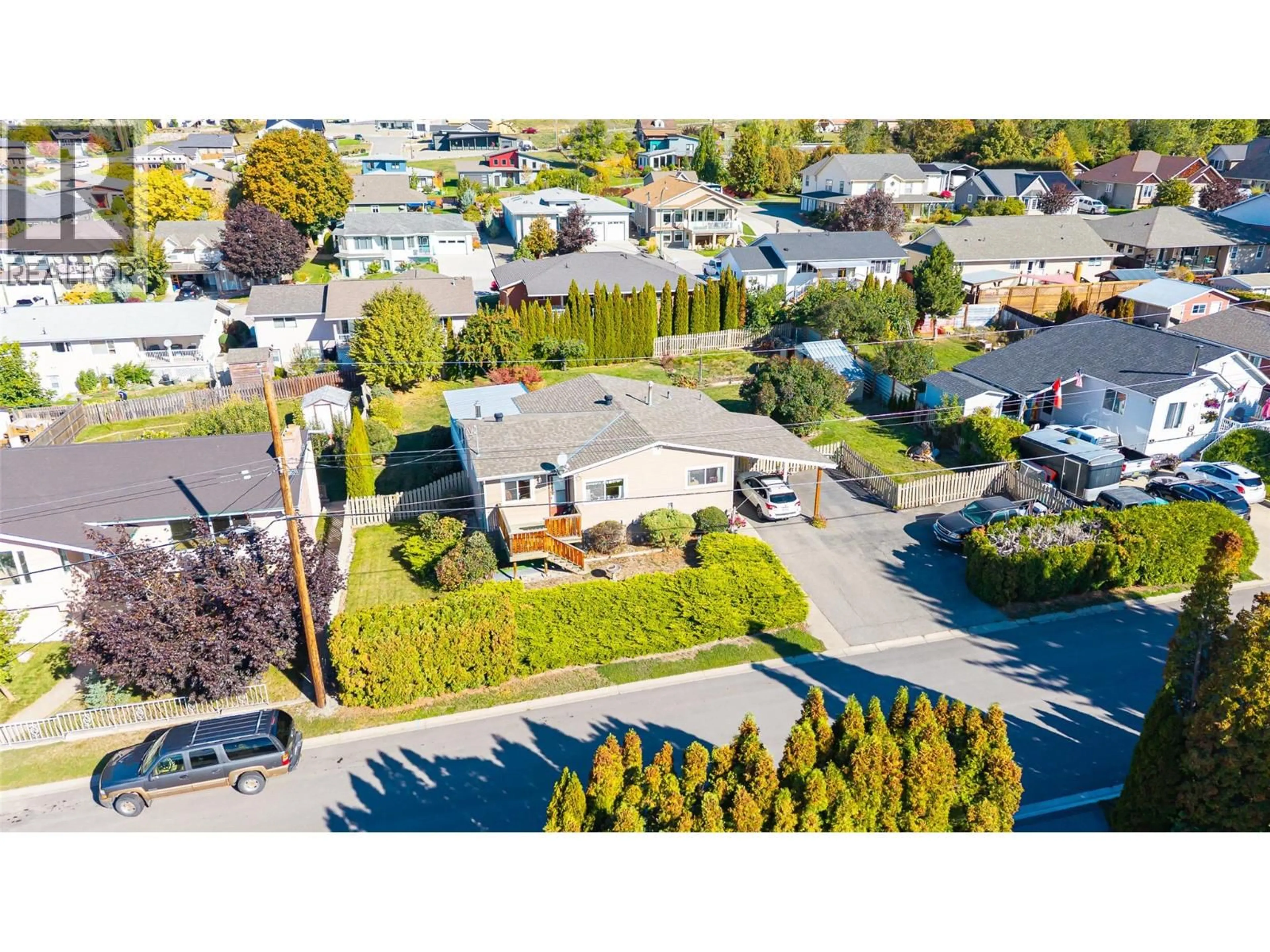 A pic from outside/outdoor area/front of a property/back of a property/a pic from drone, street for 1832 HURL STREET, Creston British Columbia V0B1G5
