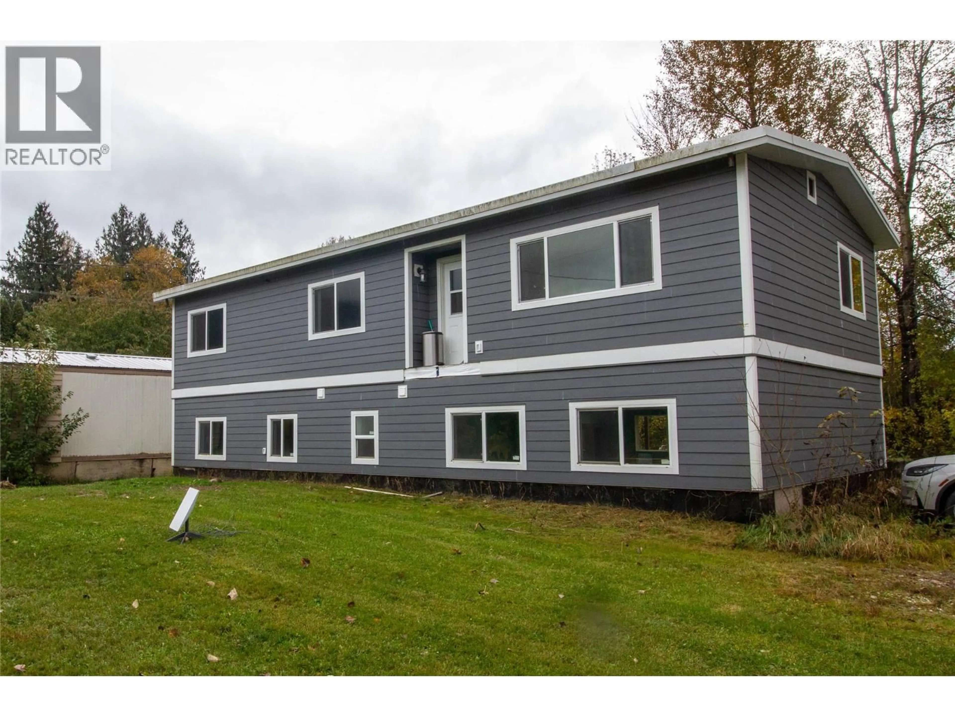 Home with vinyl exterior material, building for 712 BEGBIE ROAD, Revelstoke British Columbia V0E2S0