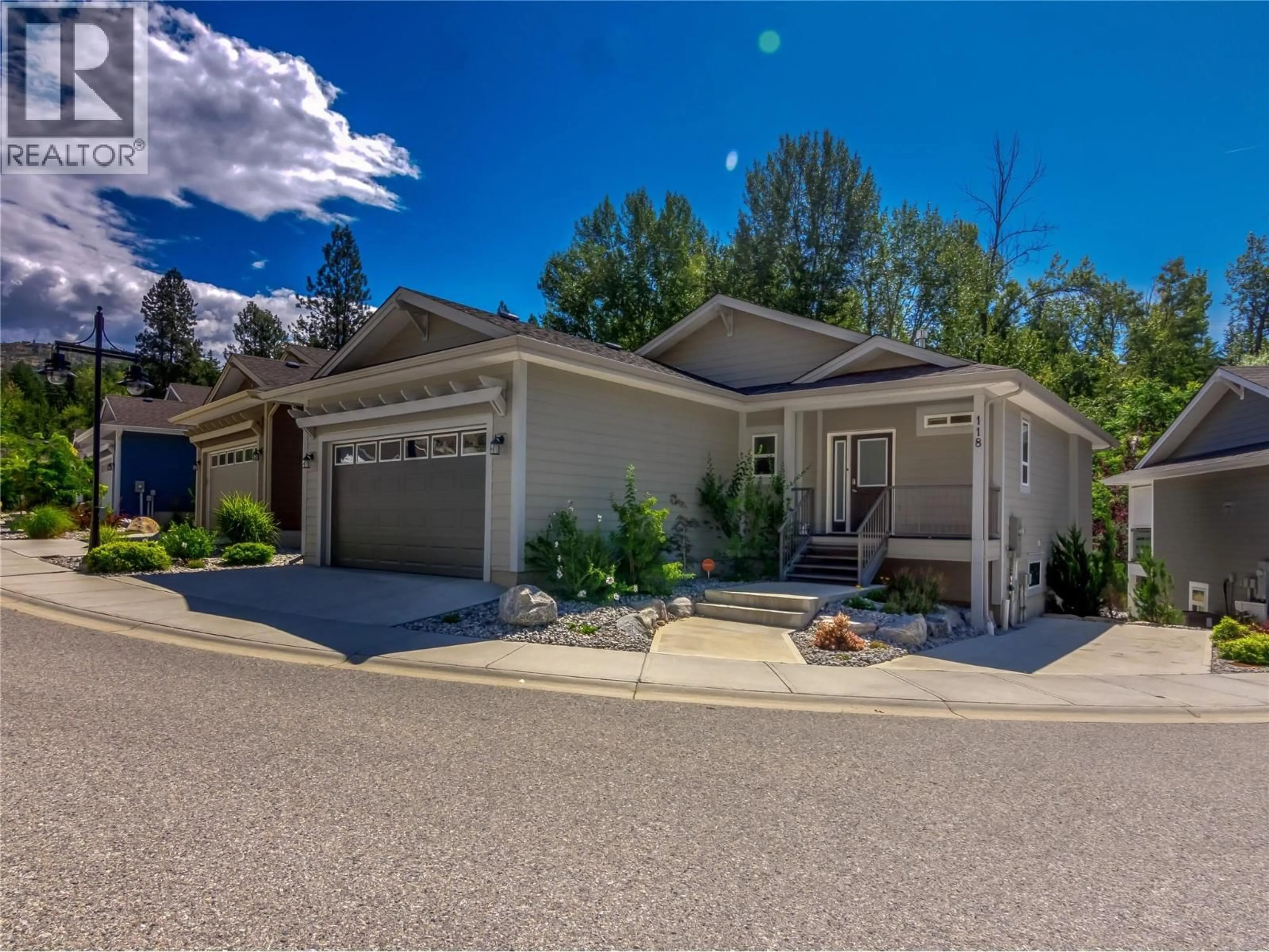 Home with vinyl exterior material, street for 118 - 1675 PENTICTON AVENUE, Penticton British Columbia V2A9E2