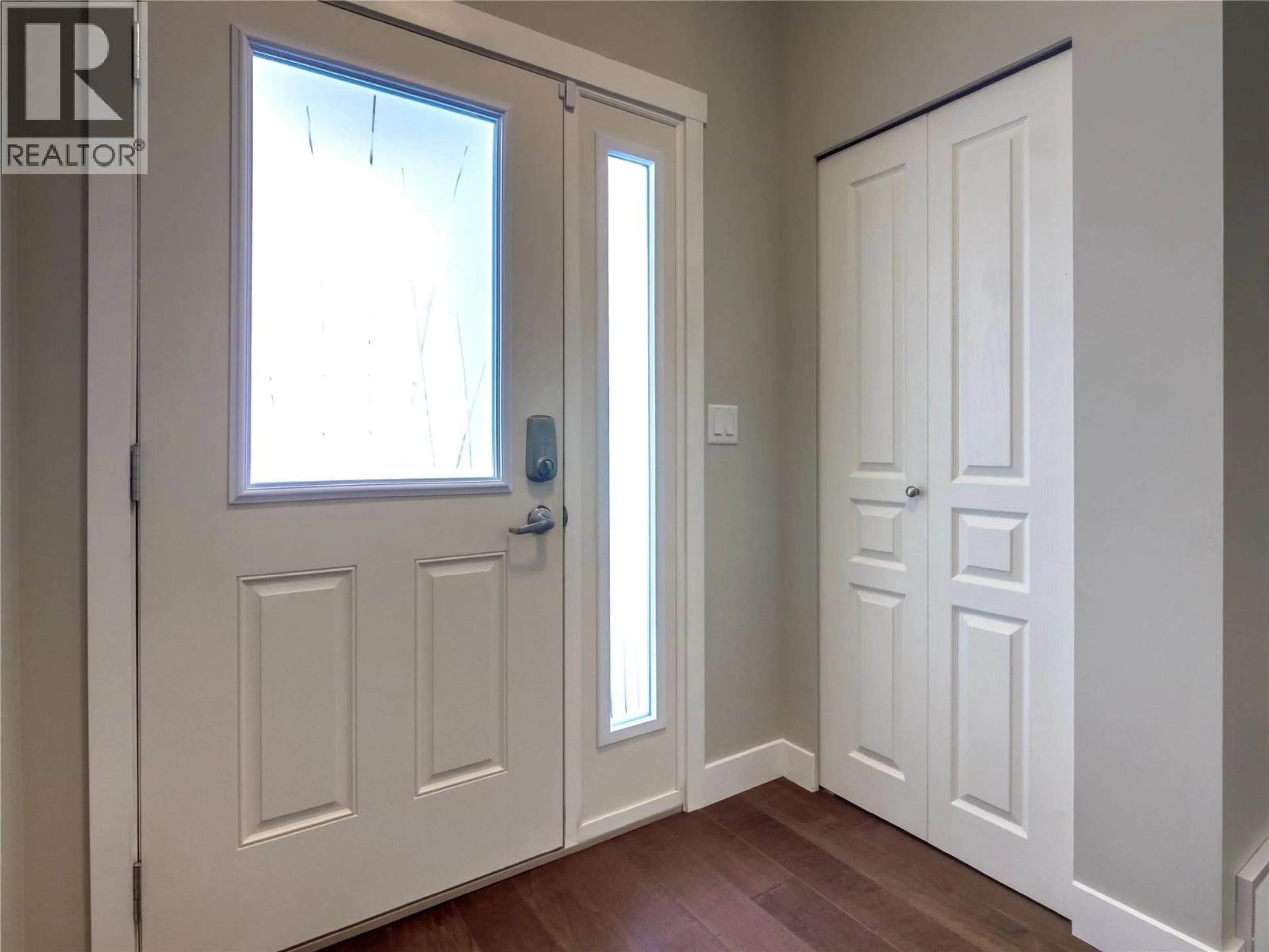 Indoor entryway for 118 - 1675 PENTICTON AVENUE, Penticton British Columbia V2A9E2