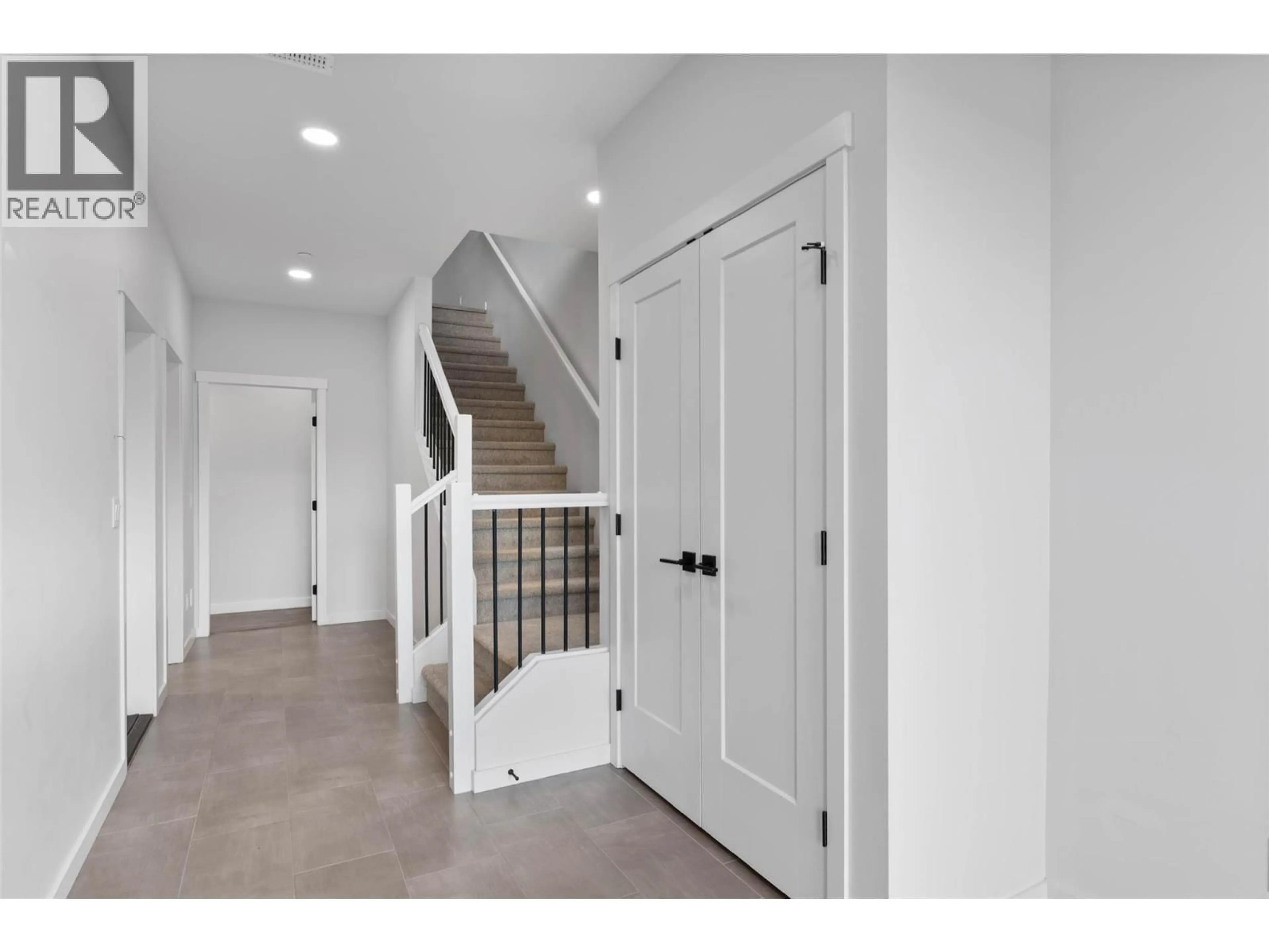 Indoor entryway for 131 - 1799 BABINE AVENUE, Kamloops British Columbia V2E0E3