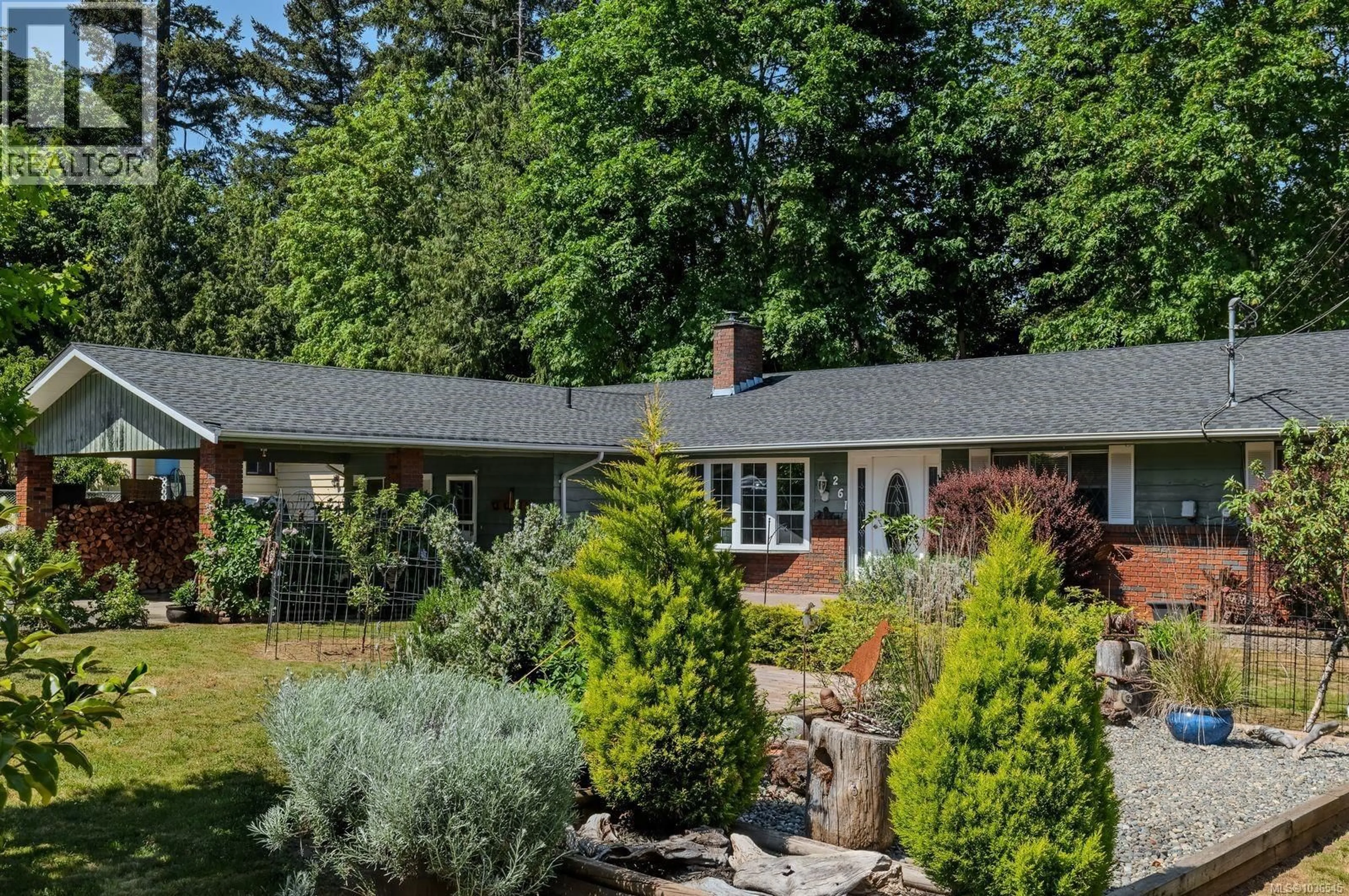 A pic from outside/outdoor area/front of a property/back of a property/a pic from drone, street for 261 FRANKIES PLACE, Nanaimo British Columbia V9R6V4