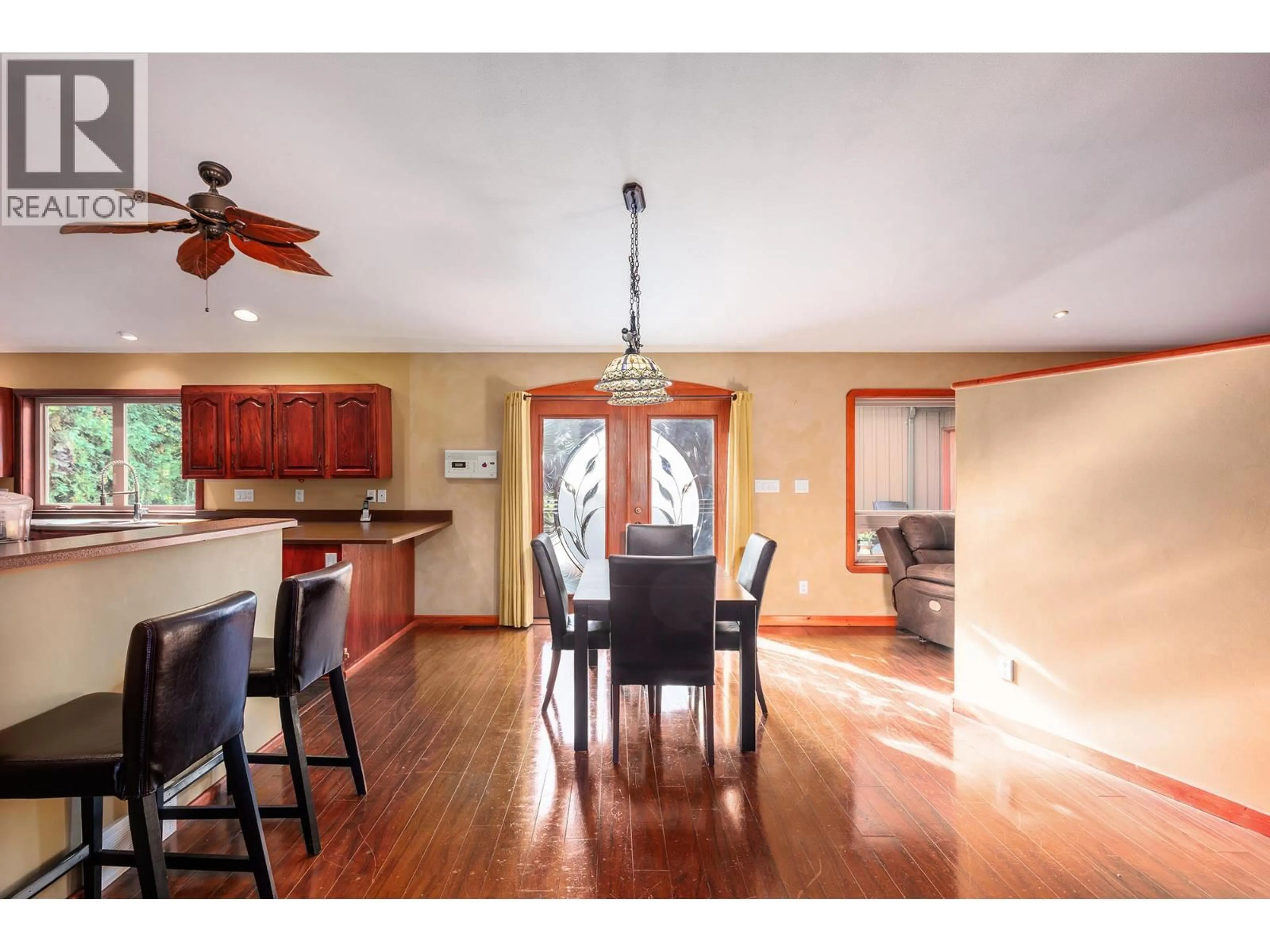 Open concept kitchen, wood/laminate floor for 582 RADANT ROAD, Kelowna British Columbia V1W1A2