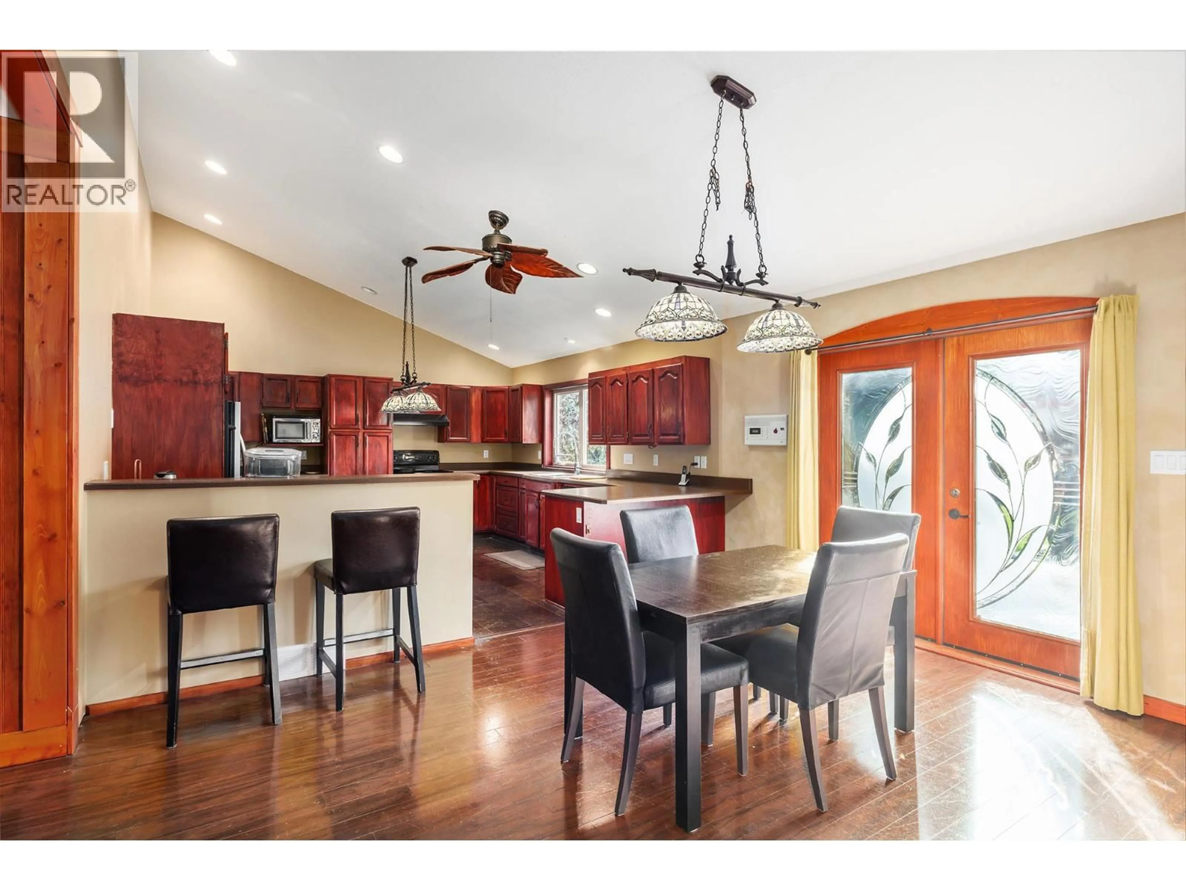 Open concept kitchen, wood/laminate floor for 582 RADANT ROAD, Kelowna British Columbia V1W1A2