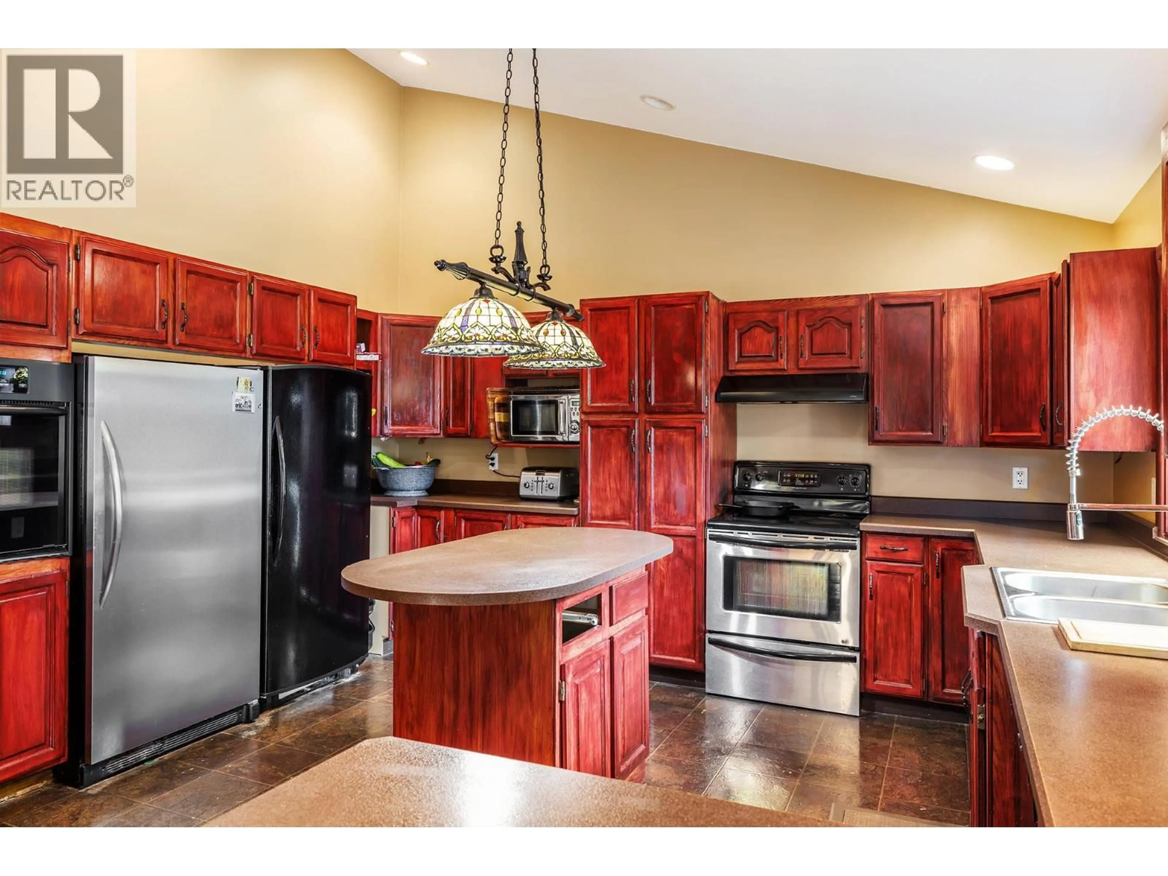 Open concept kitchen, unknown for 582 RADANT ROAD, Kelowna British Columbia V1W1A2