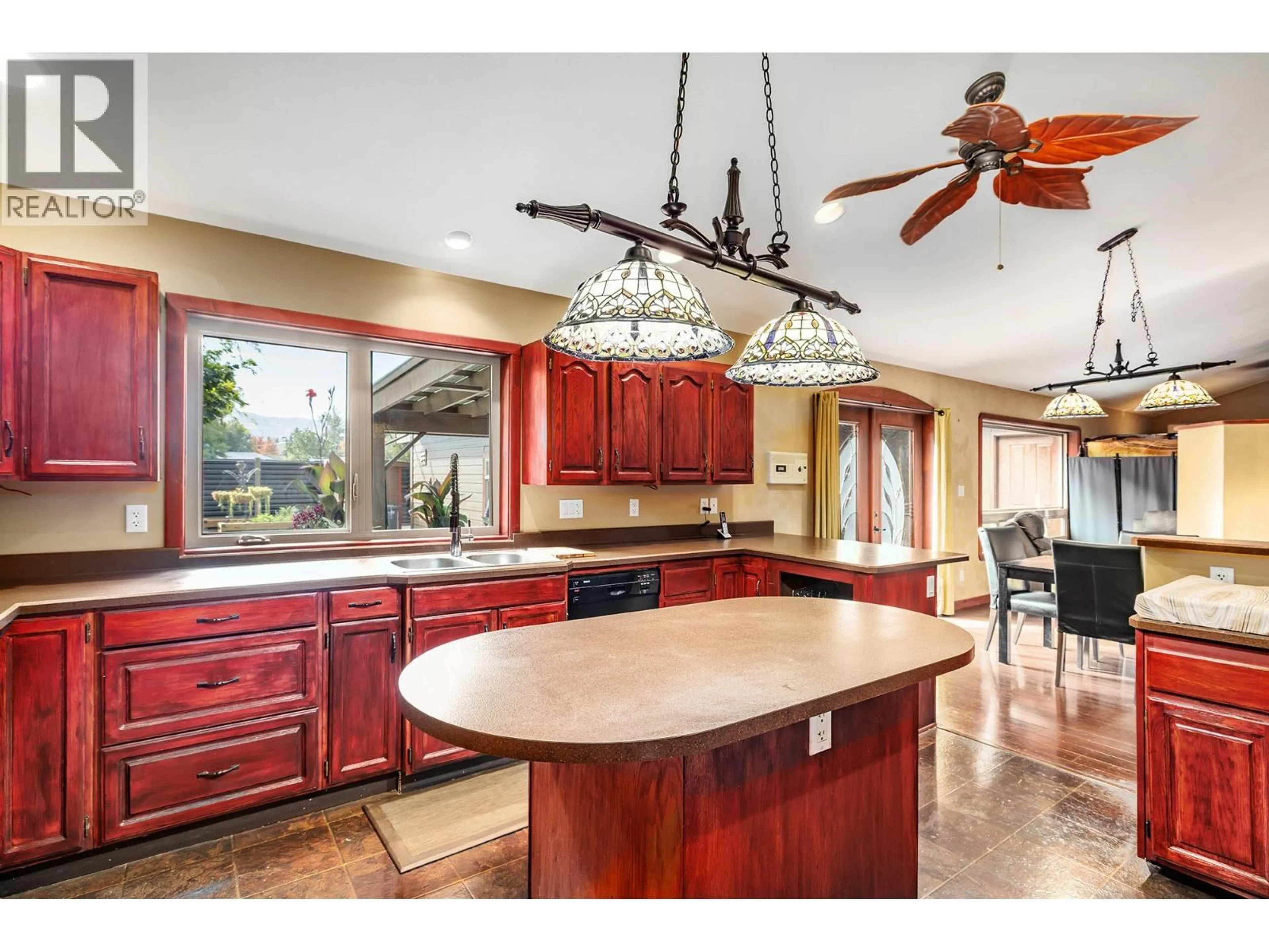 Open concept kitchen, unknown for 582 RADANT ROAD, Kelowna British Columbia V1W1A2
