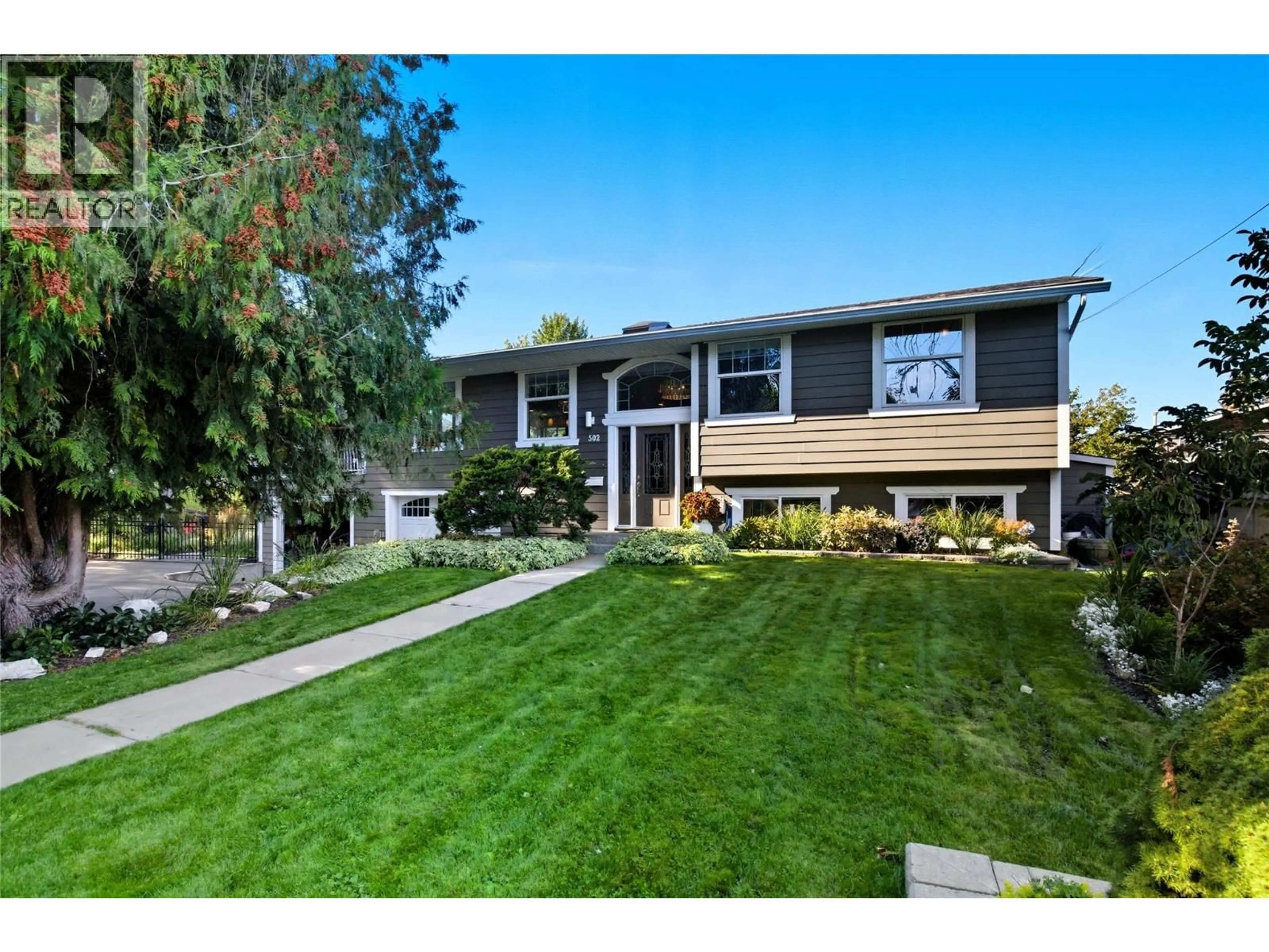 Home with vinyl exterior material, street for 502 HOLT STREET, Kamloops British Columbia V2B5E7