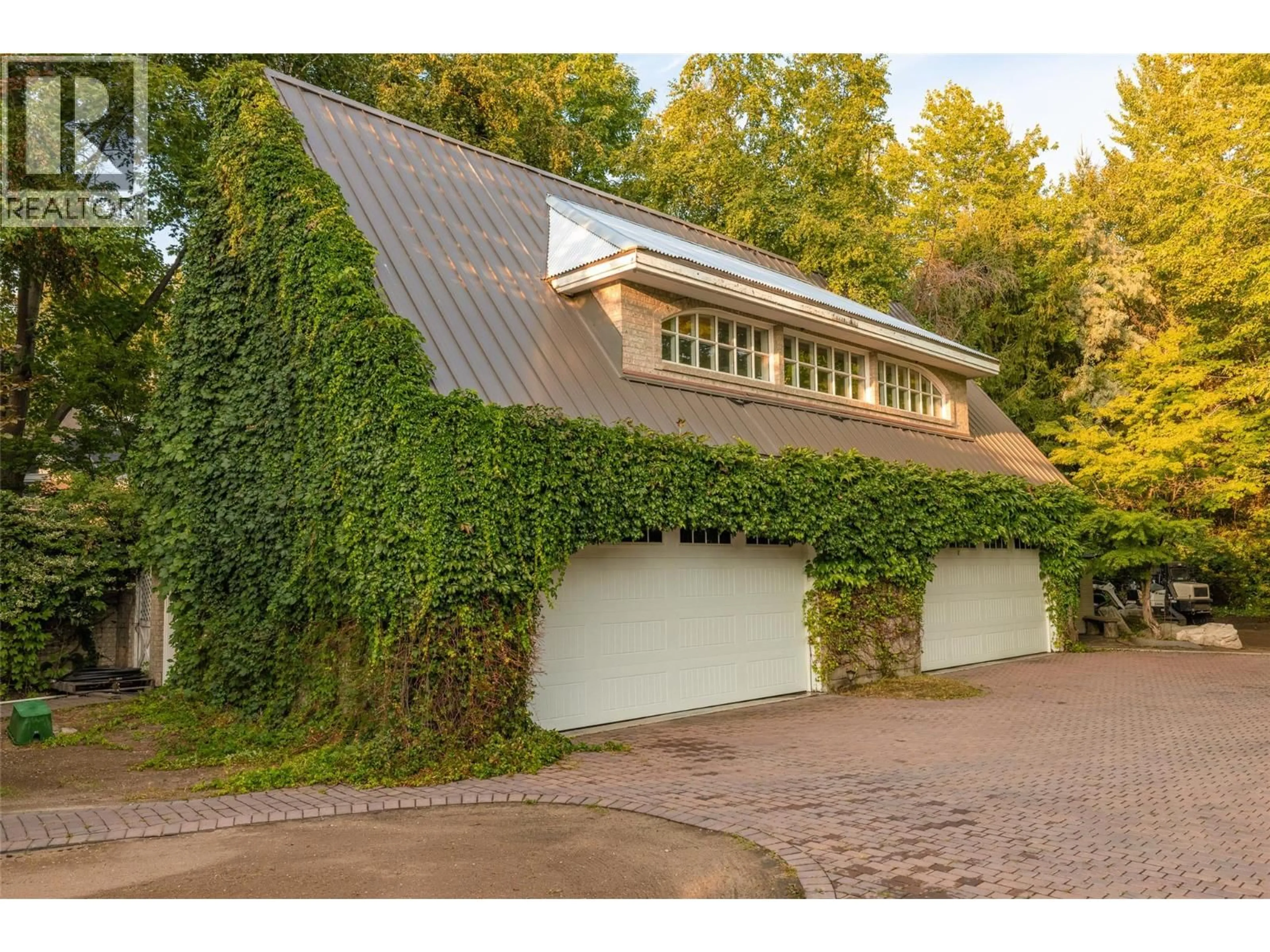 Indoor garage for 4614 FULLER ROAD, Kelowna British Columbia V1W1Z7