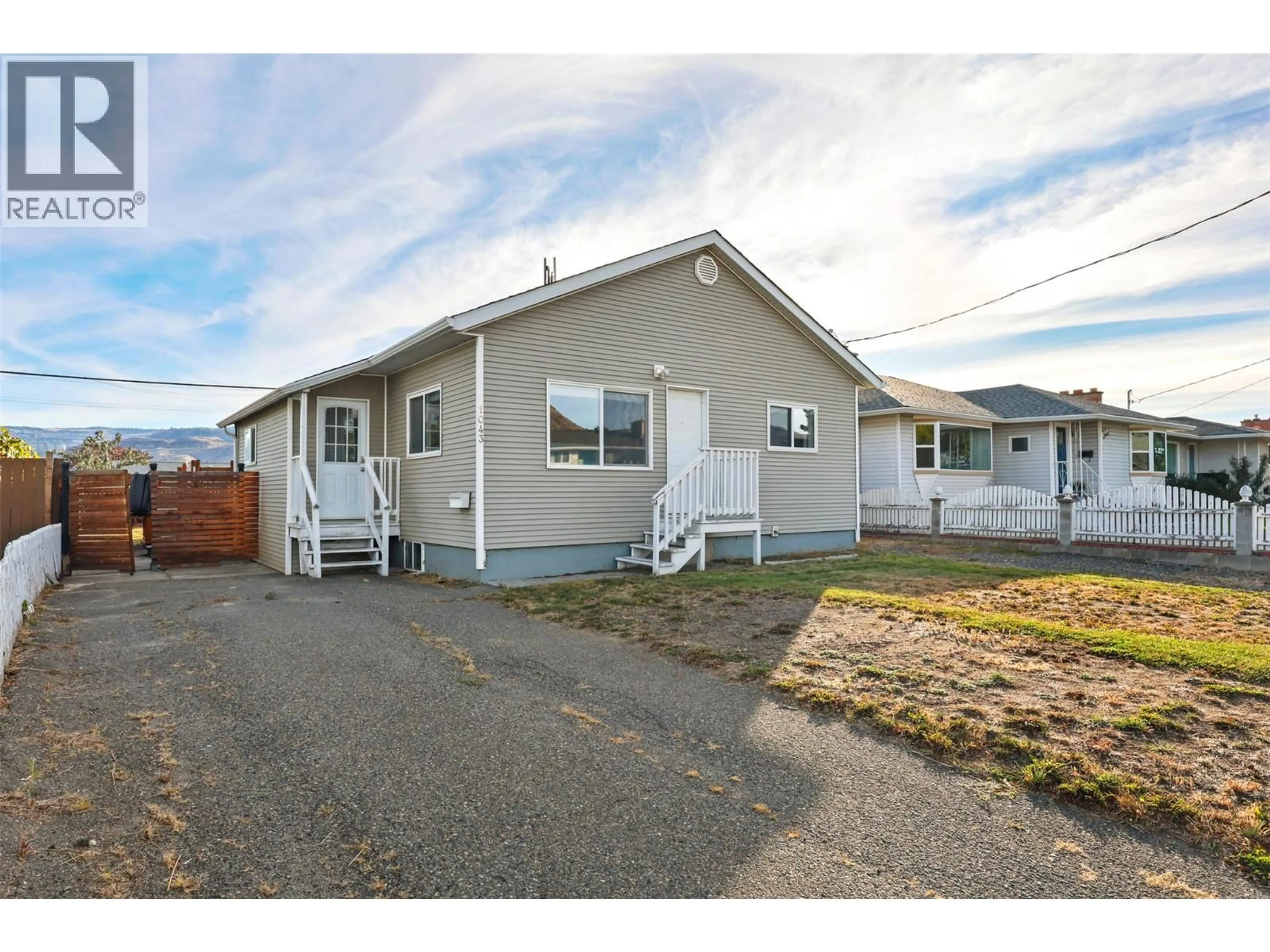 Home with vinyl exterior material, street for 1043 SHERBROOKE AVENUE, Kamloops British Columbia V2B1W4
