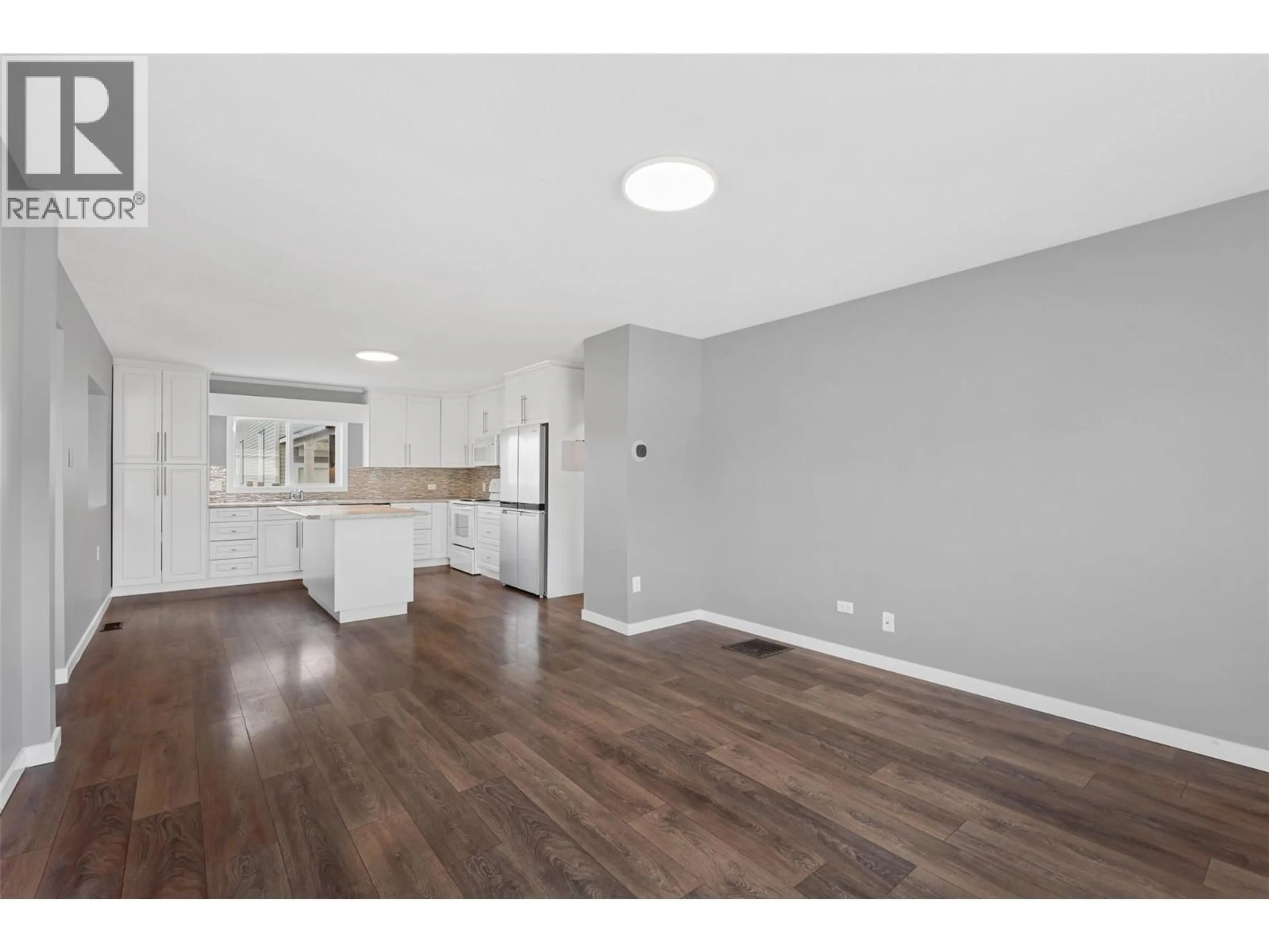Open concept kitchen, unknown for 1043 SHERBROOKE AVENUE, Kamloops British Columbia V2B1W4