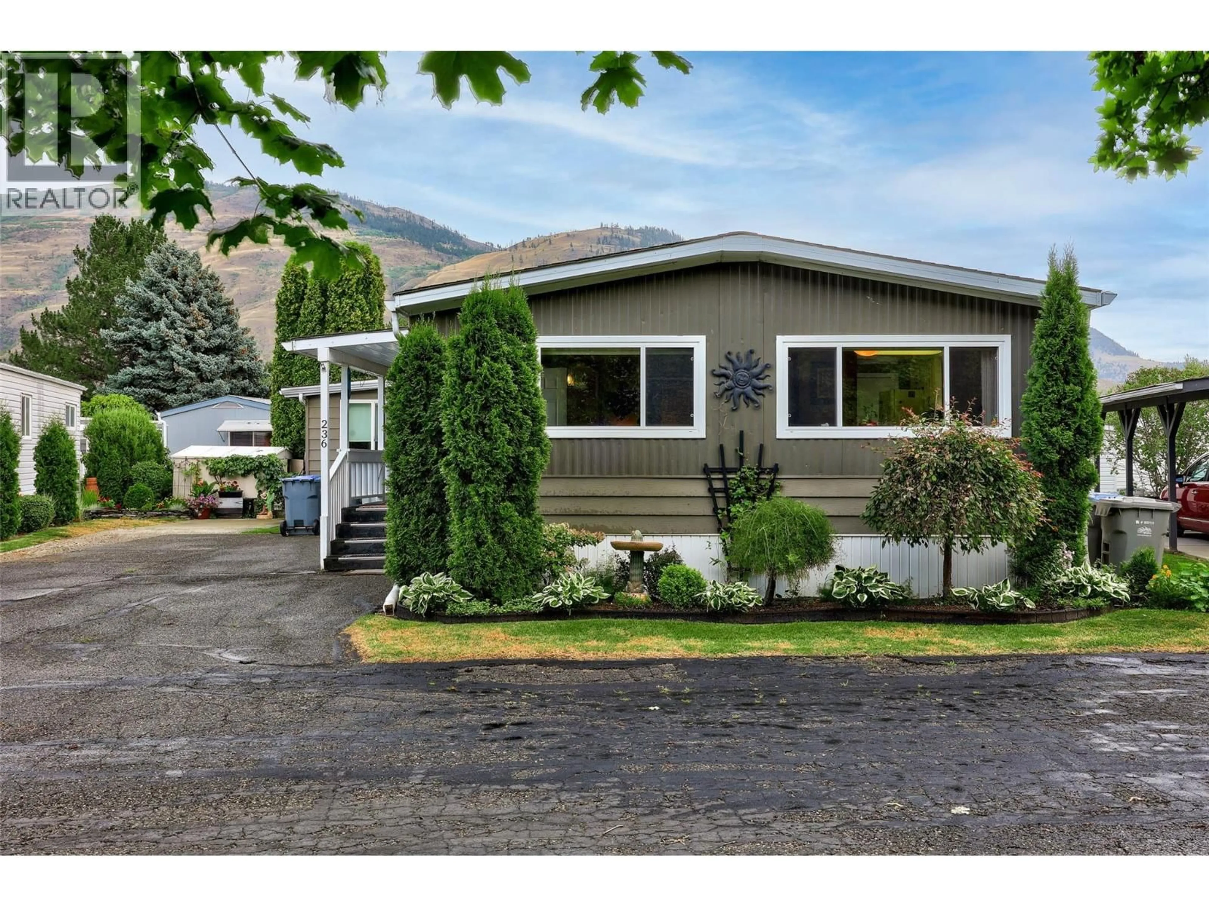 Home with vinyl exterior material, street for 236 - 2400 OAKDALE WAY, Kamloops British Columbia V2B6W7