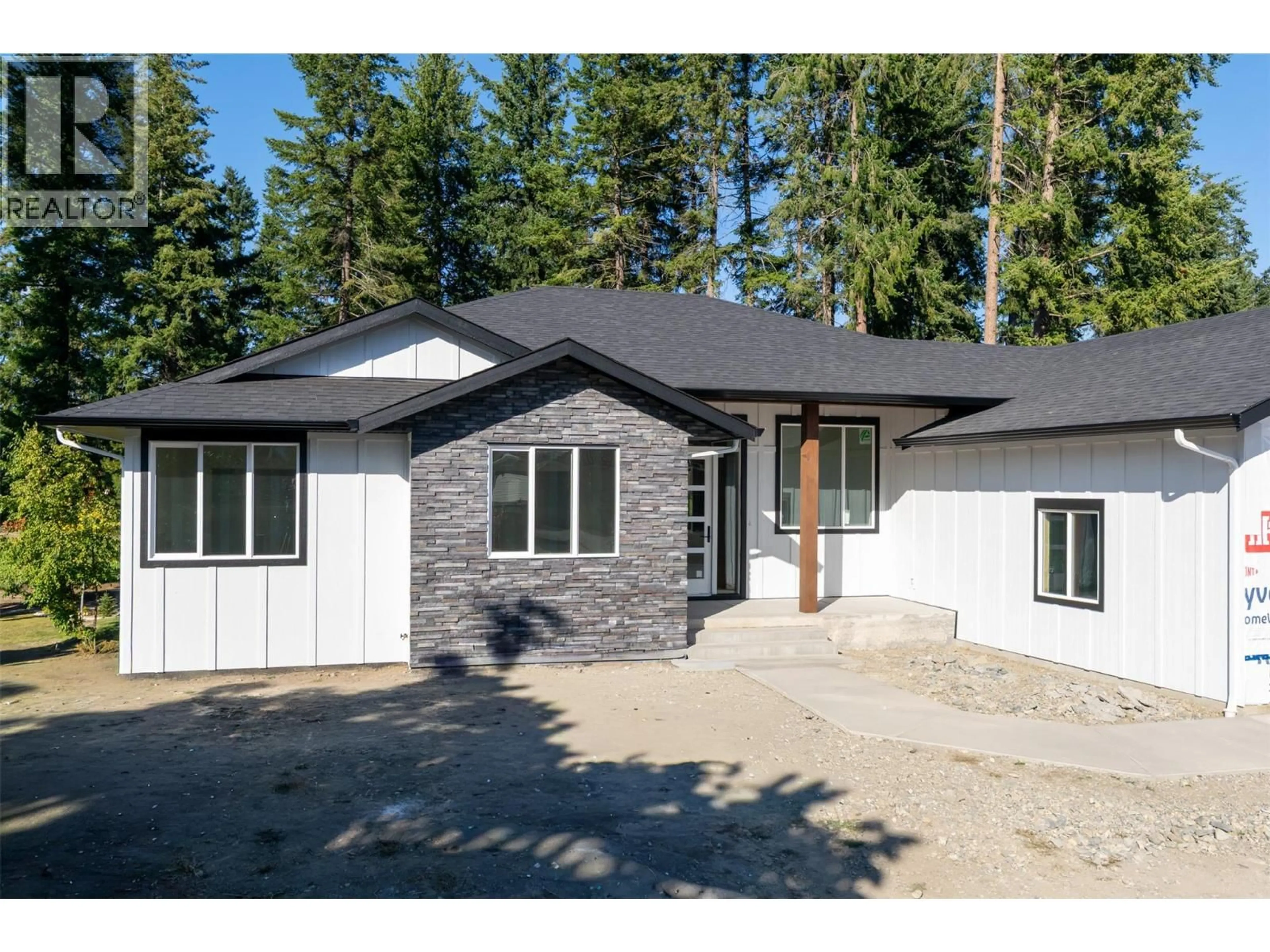 Home with vinyl exterior material, street for 2520 GOLF VIEW CRESCENT, Blind Bay British Columbia V0E1H2