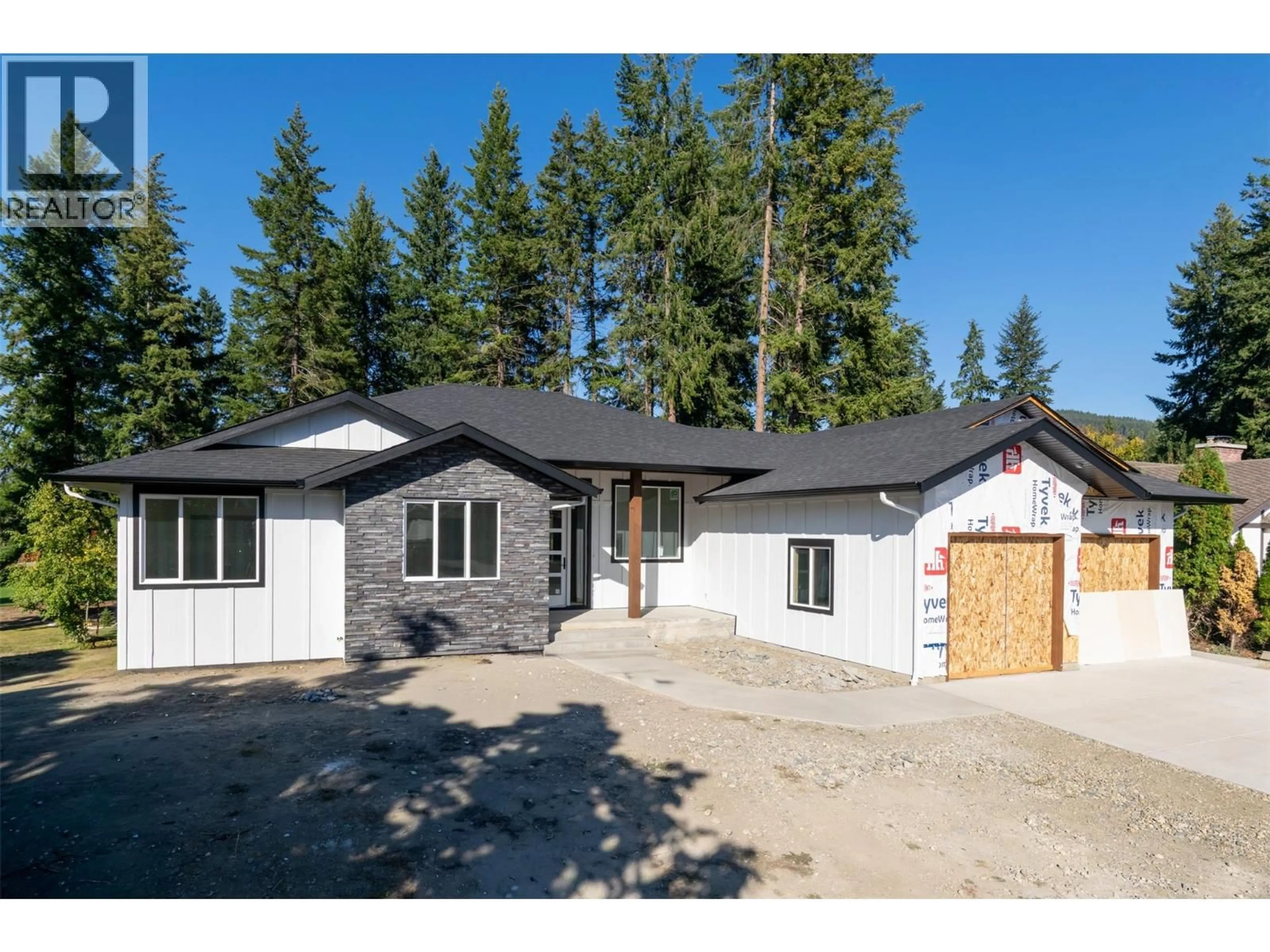 Home with vinyl exterior material, street for 2520 GOLF VIEW CRESCENT, Blind Bay British Columbia V0E1H2