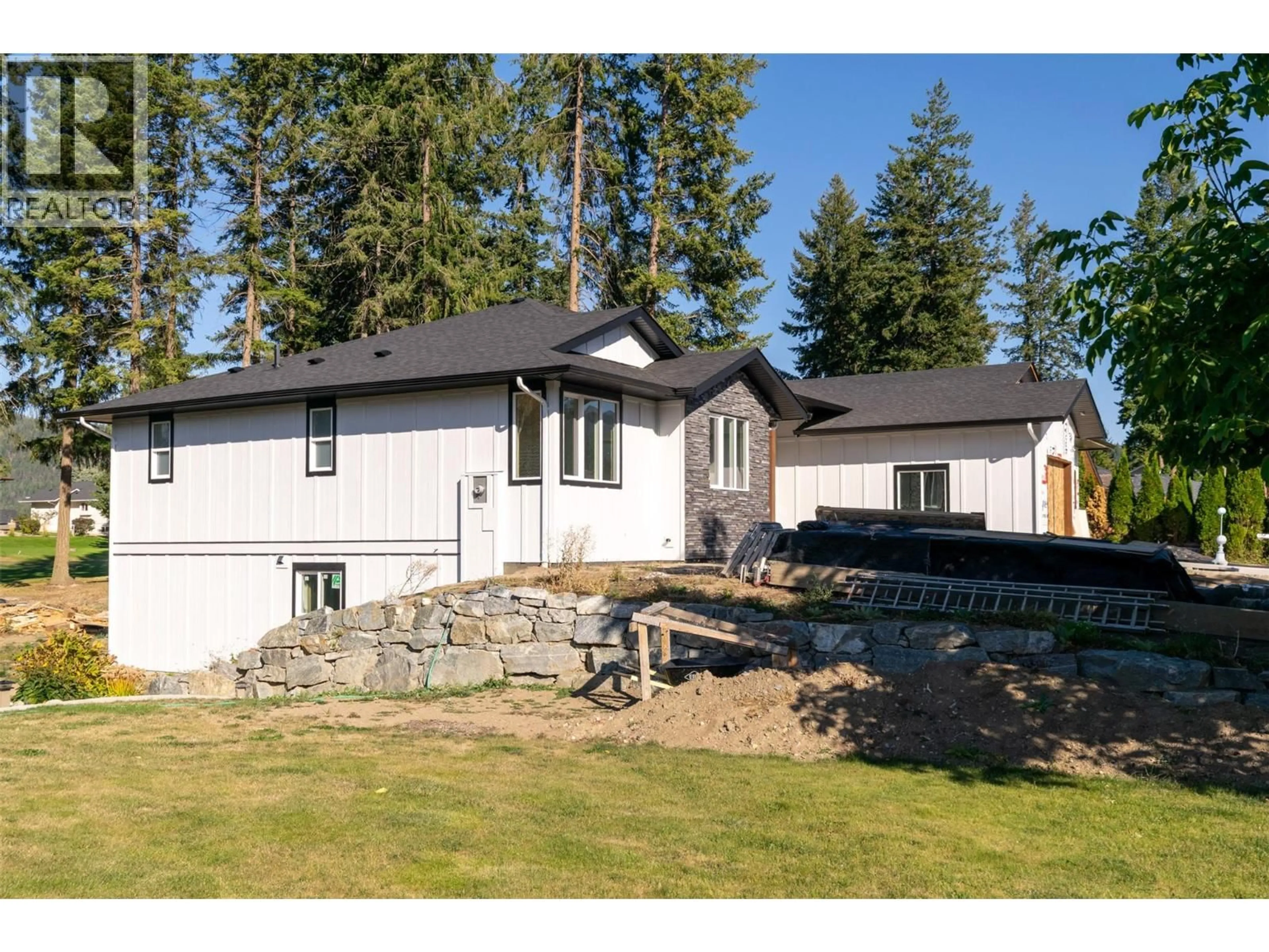 A pic from outside/outdoor area/front of a property/back of a property/a pic from drone, unknown for 2520 GOLF VIEW CRESCENT, Blind Bay British Columbia V0E1H2